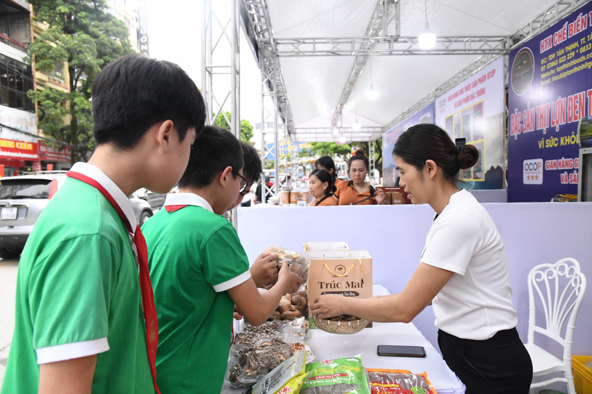 Tìm đầu ra cho sản phẩm nấm hương trái vụ ở Cao Bằng