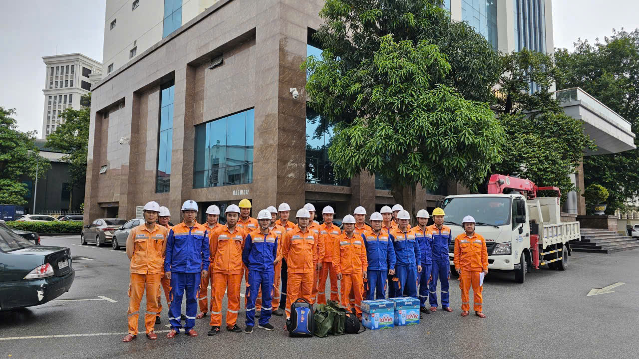 Điện lực Hải Phòng chi viện Nghệ An khắc phục hậu quả bão số 10