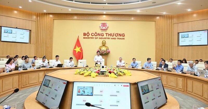 Tin Công Thương 1/10: Bộ Công Thương bàn giải pháp phát triển thị trường điện cạnh tranh