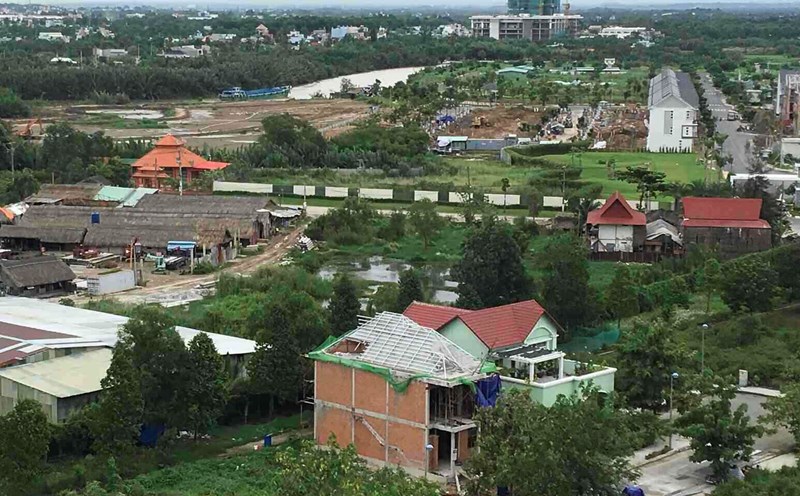 Nhà đầu tư ‘mắc kẹt’ với đất nền ven đô giá 200 triệu/m2