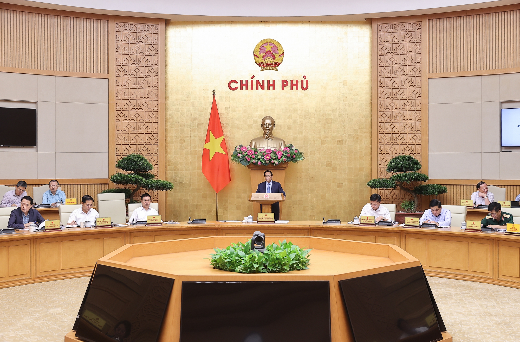 Thủ tướng: Vận hành mô hình chính quyền địa phương 2 cấp phải 'trơn tru, thông suốt'