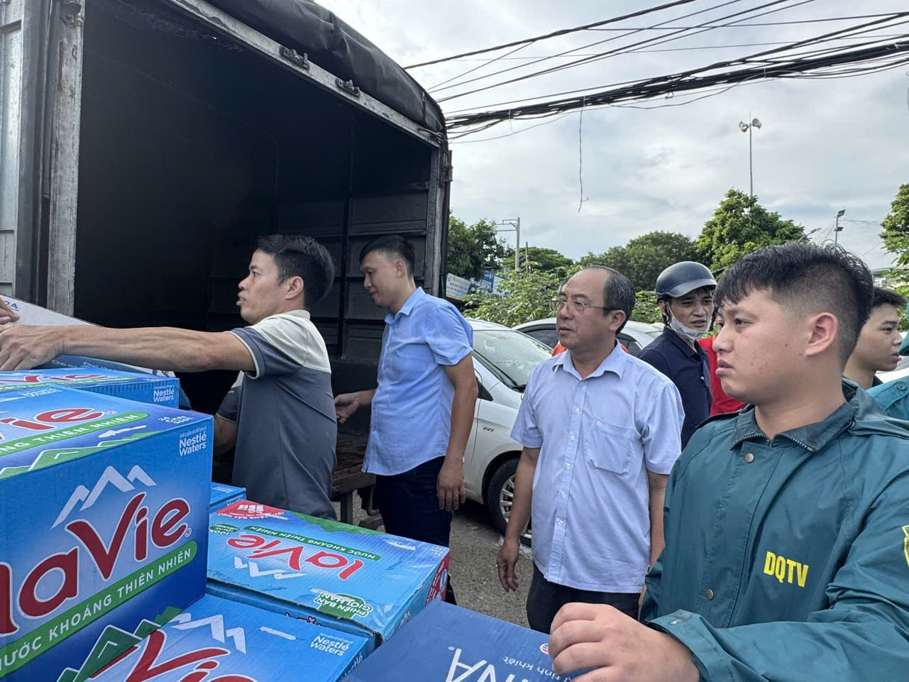 Hà Nội tích cực hỗ trợ người dân khắc phục hậu quả sau mưa ngập