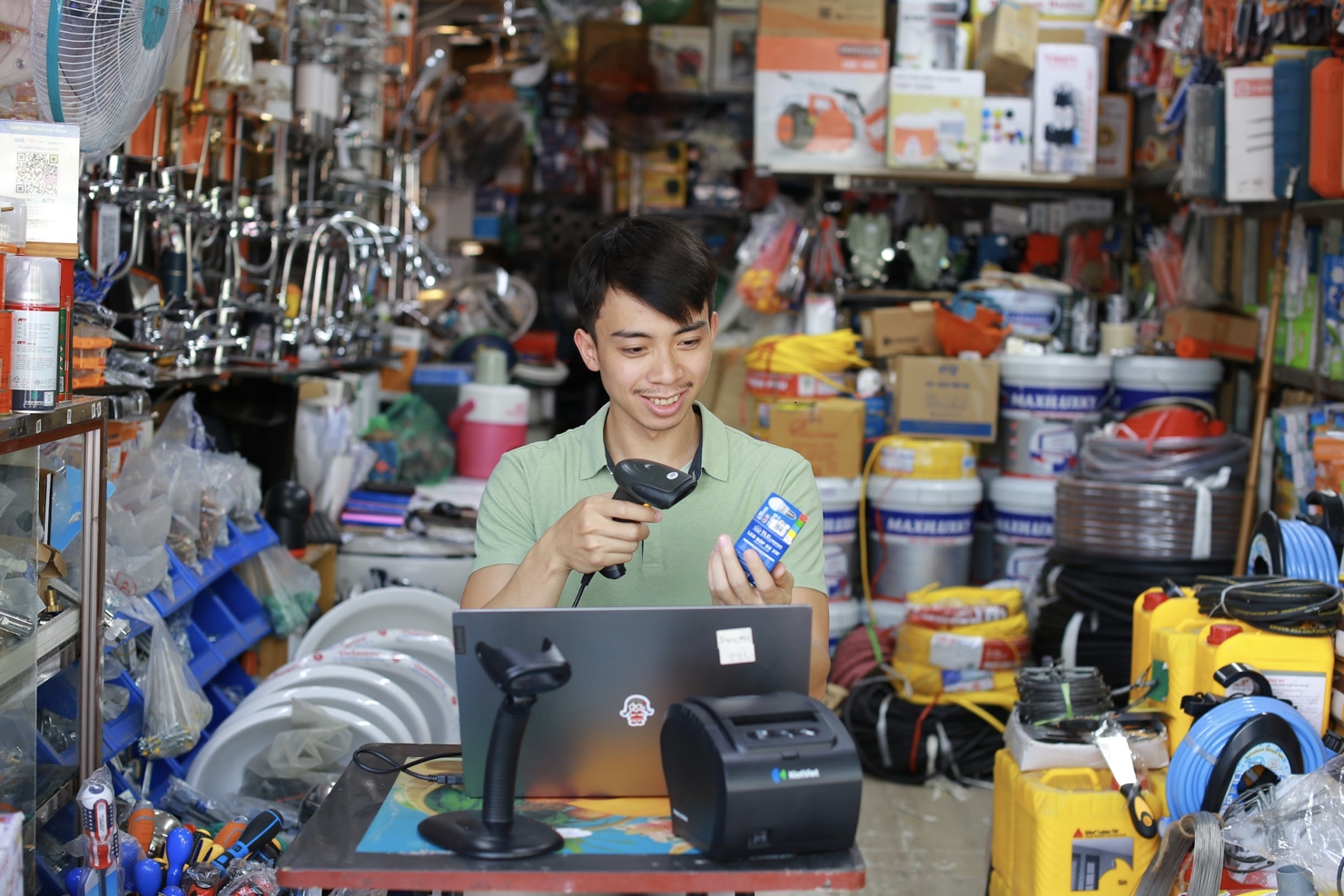 Hộ kinh doanh lên ‘chuyến tàu số’ nhờ sự tiếp sức của ngân hàng