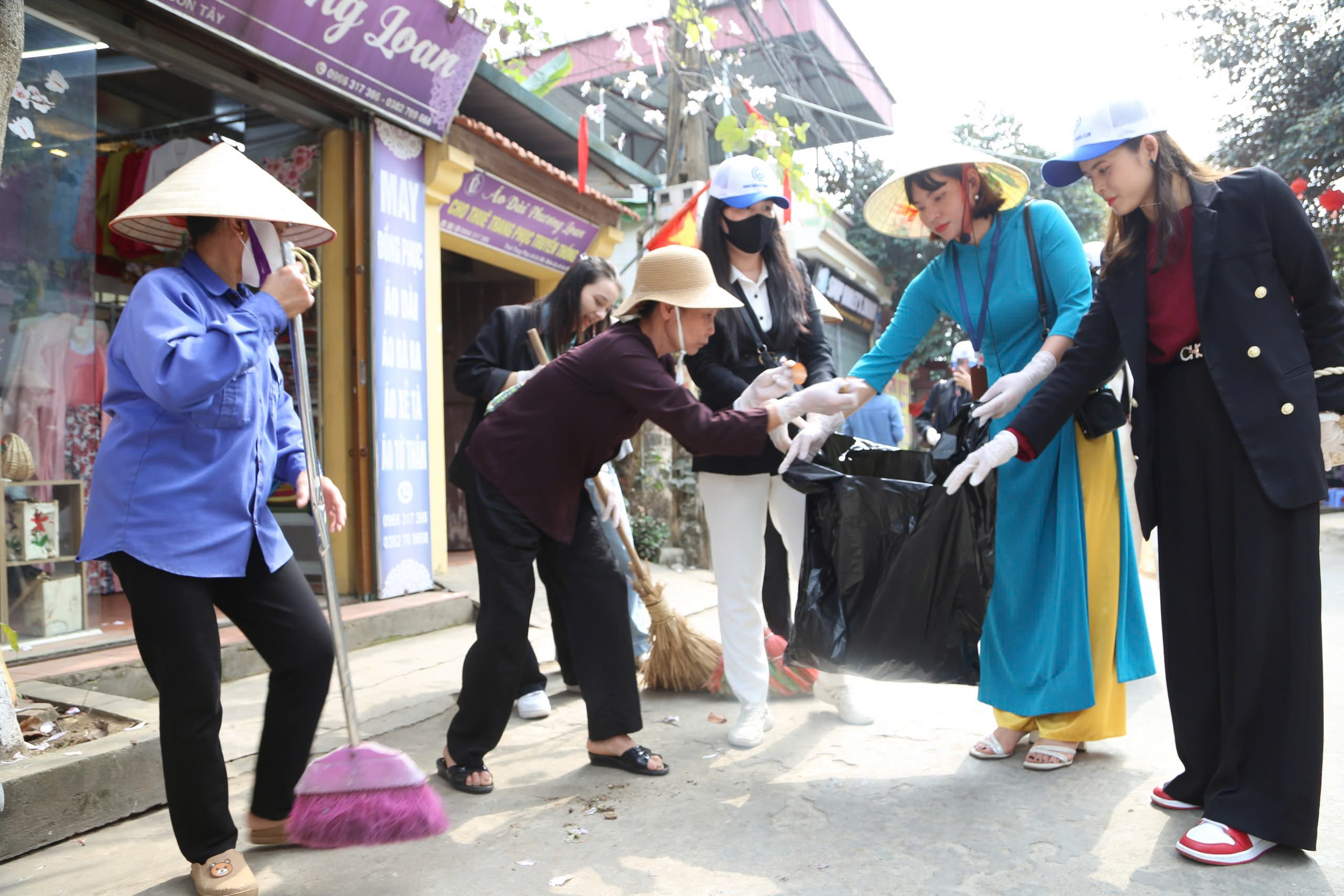 Hà Nội thúc đẩy tiêu dùng bền vững qua hoạt động du lịch