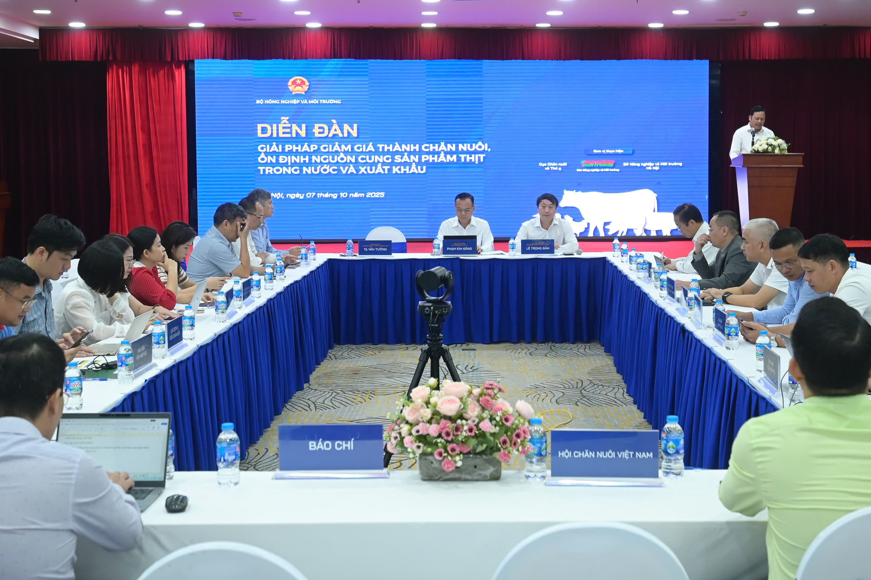 Liên kết từ trang trại đến bàn ăn: Mở rộng thị trường cho chăn nuôi