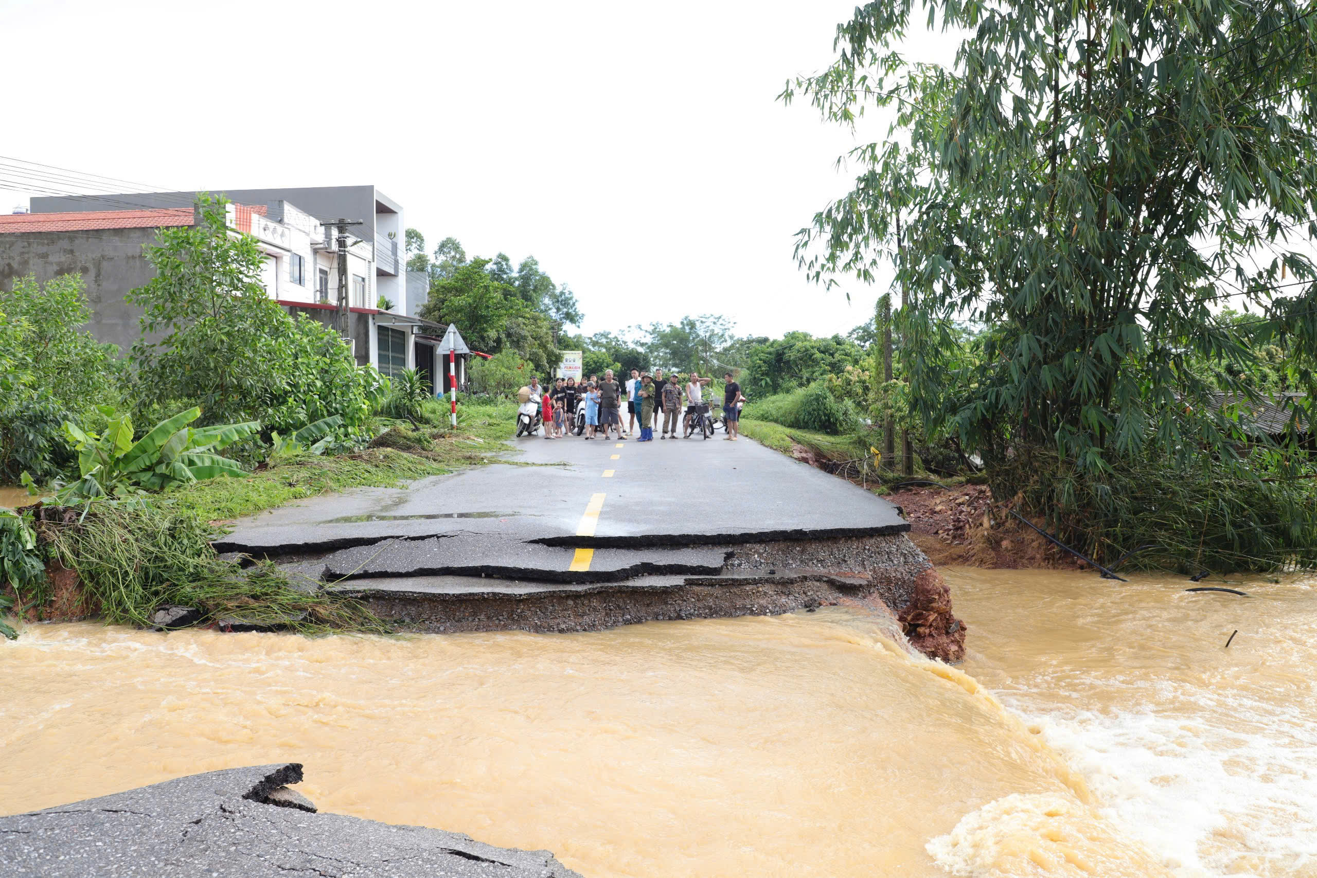 Công điện khẩn ứng phó lũ lớn trên sông Cầu, sông Thương