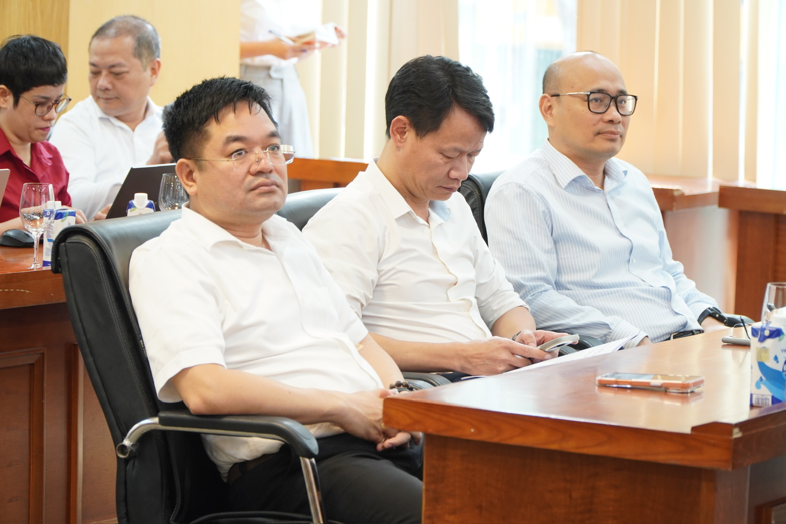 Tổng Biên tập Báo Công Thương Nguyễn Văn Minh dự họp báo.