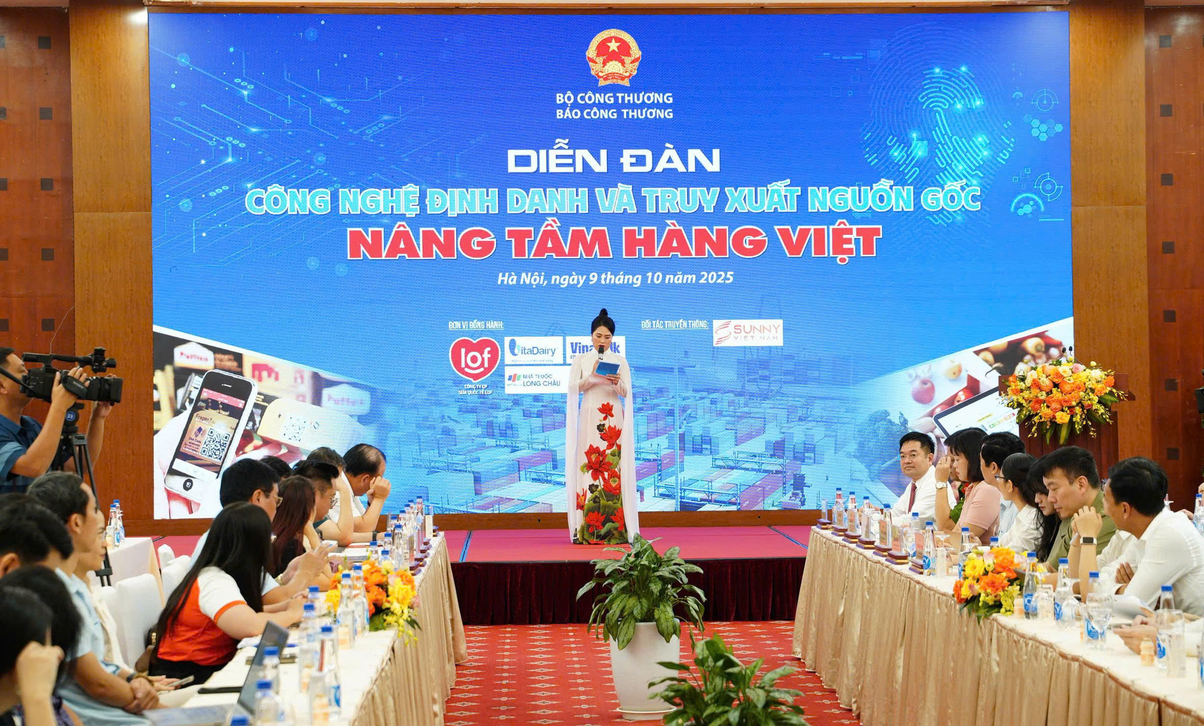 Diễn đàn 'Công nghệ định danh và truy xuất nguồn gốc – Nâng tầm hàng Việt' diễn ra sáng 9/10.