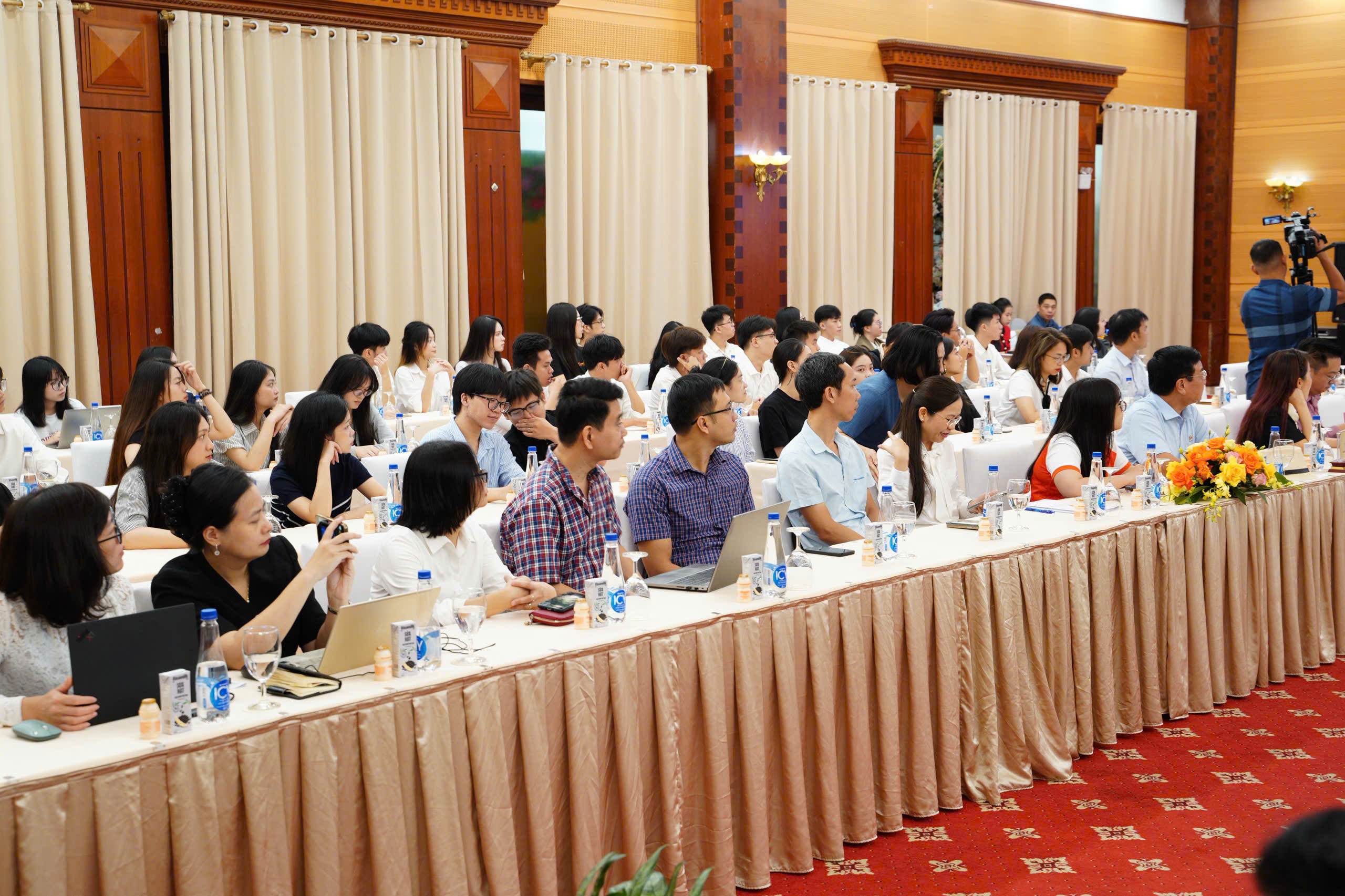 Diễn đàn thu hút nhiều cơ quan, doanh nghiệp tham dự.
