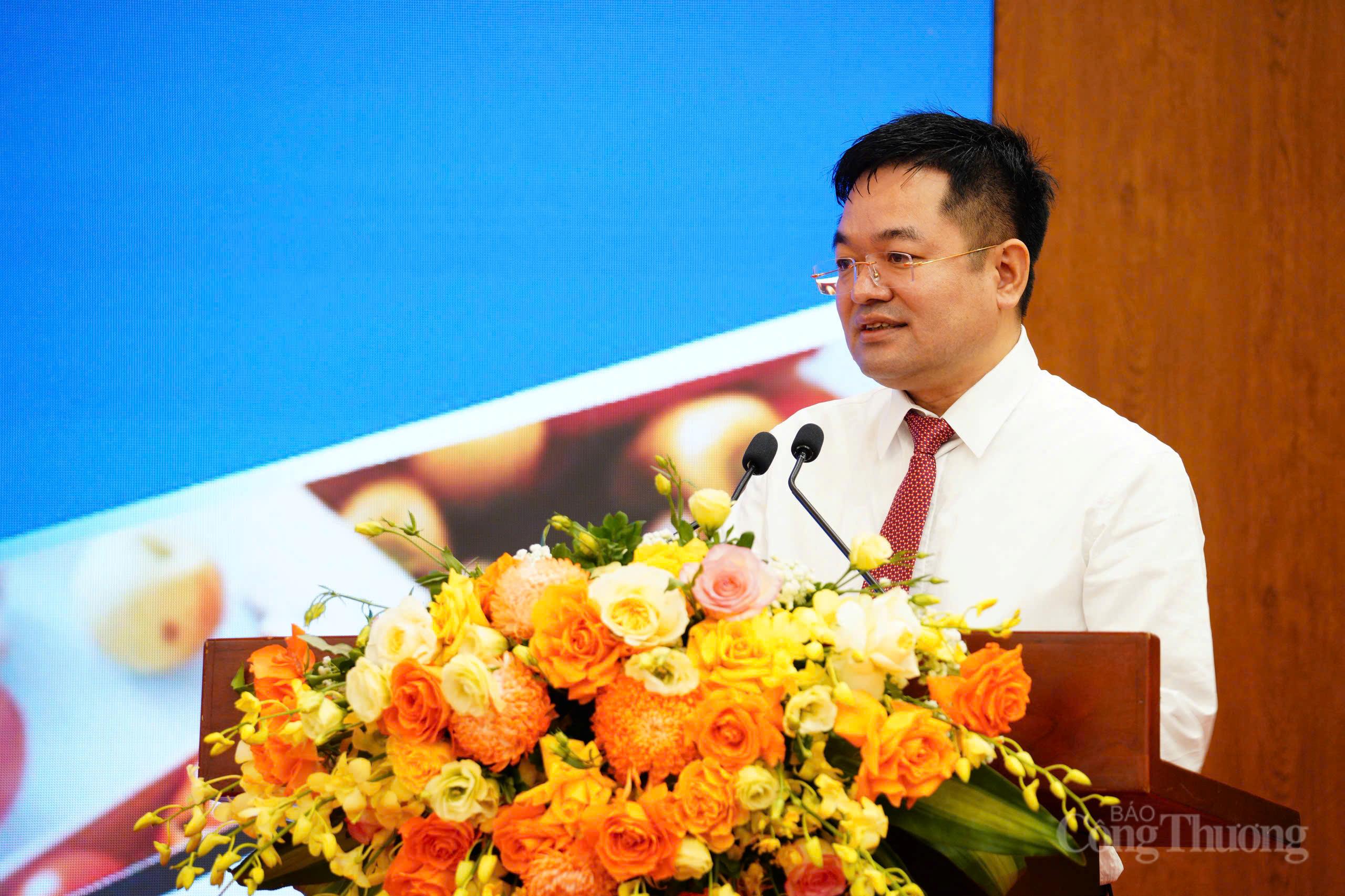 Tổng Biên tập Nguyễn Văn Minh phát biểu khai mạc diễn đàn. Ảnh: Thái Mạnh