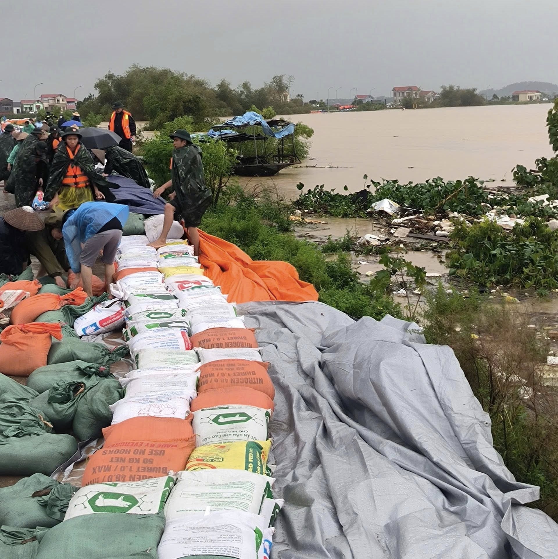 Công điện khẩn: Toàn lực bảo vệ đê sông Cầu, sông Thương, sông Cà Lồ