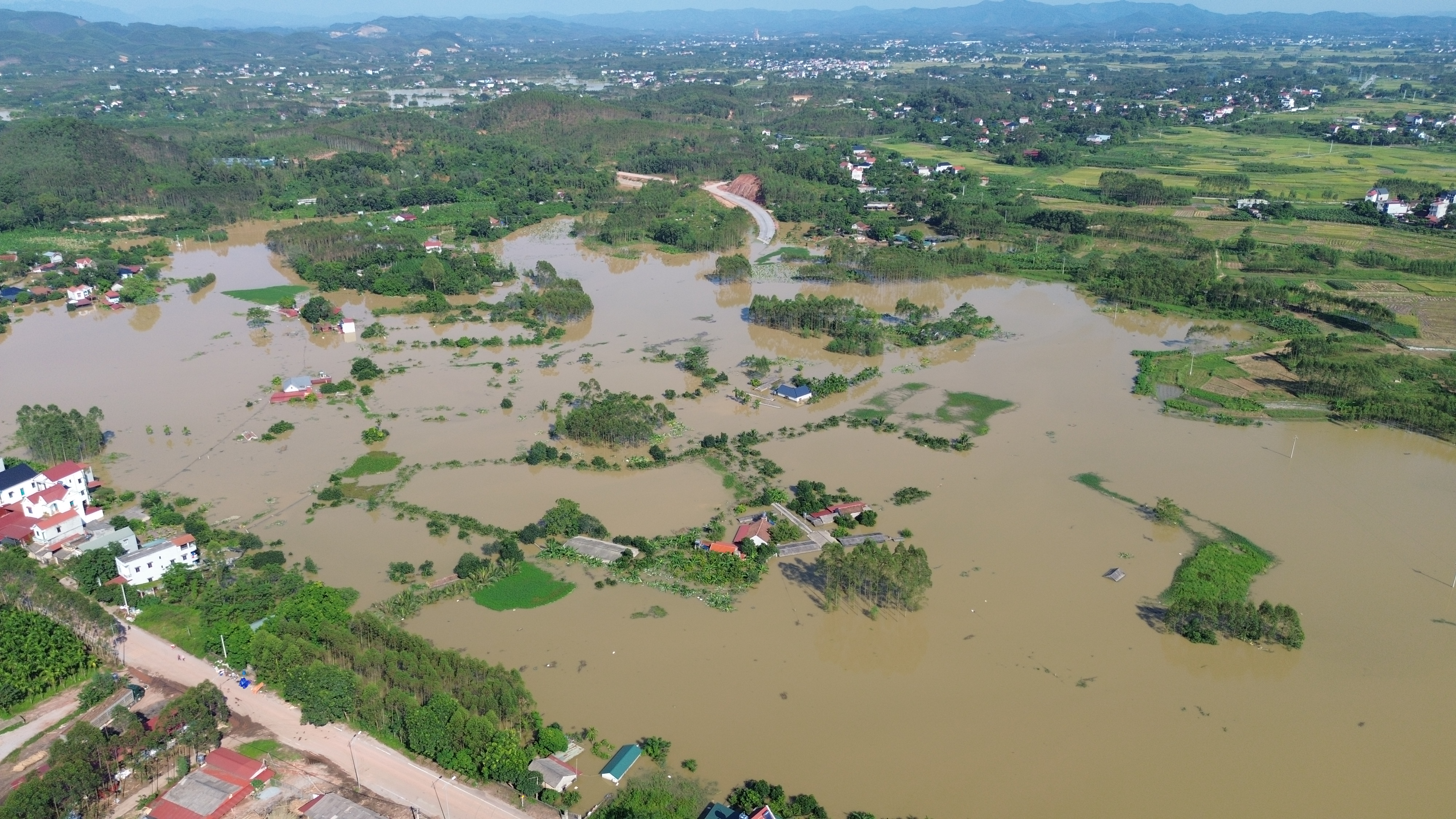 Toàn cảnh nước lũ chia cắt xã Bố Hạ, tỉnh Bắc Ninh