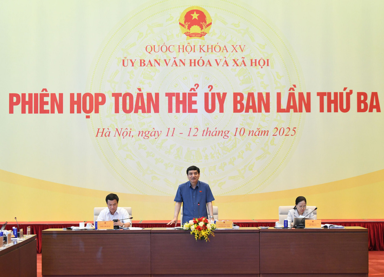 Chủ nhiệm Ủy ban Văn hóa và Xã hội của Quốc hội Nguyễn Đắc Vinh phát biểu tại phiên họp. Ảnh: VPQH.