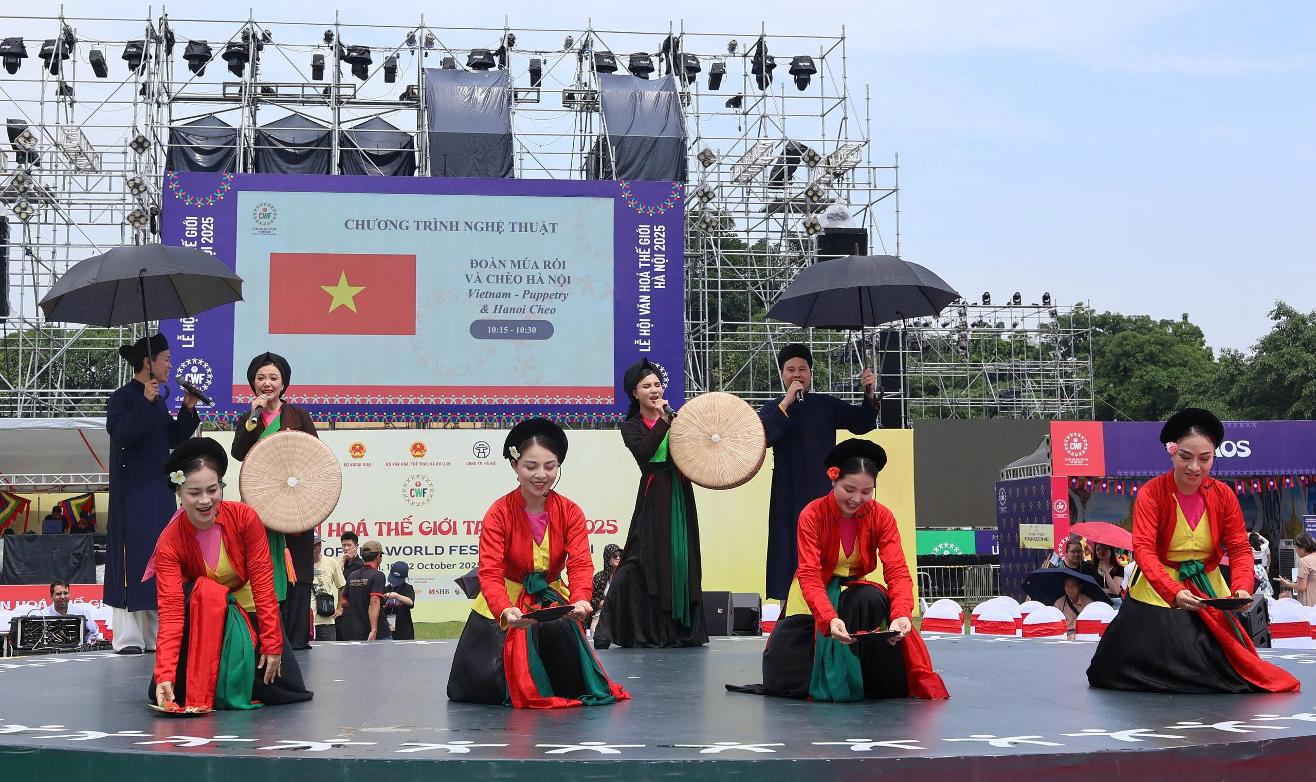 Âm vang chèo bản sắc Việt tỏa sáng tại Lễ hội Văn hóa thế giới 