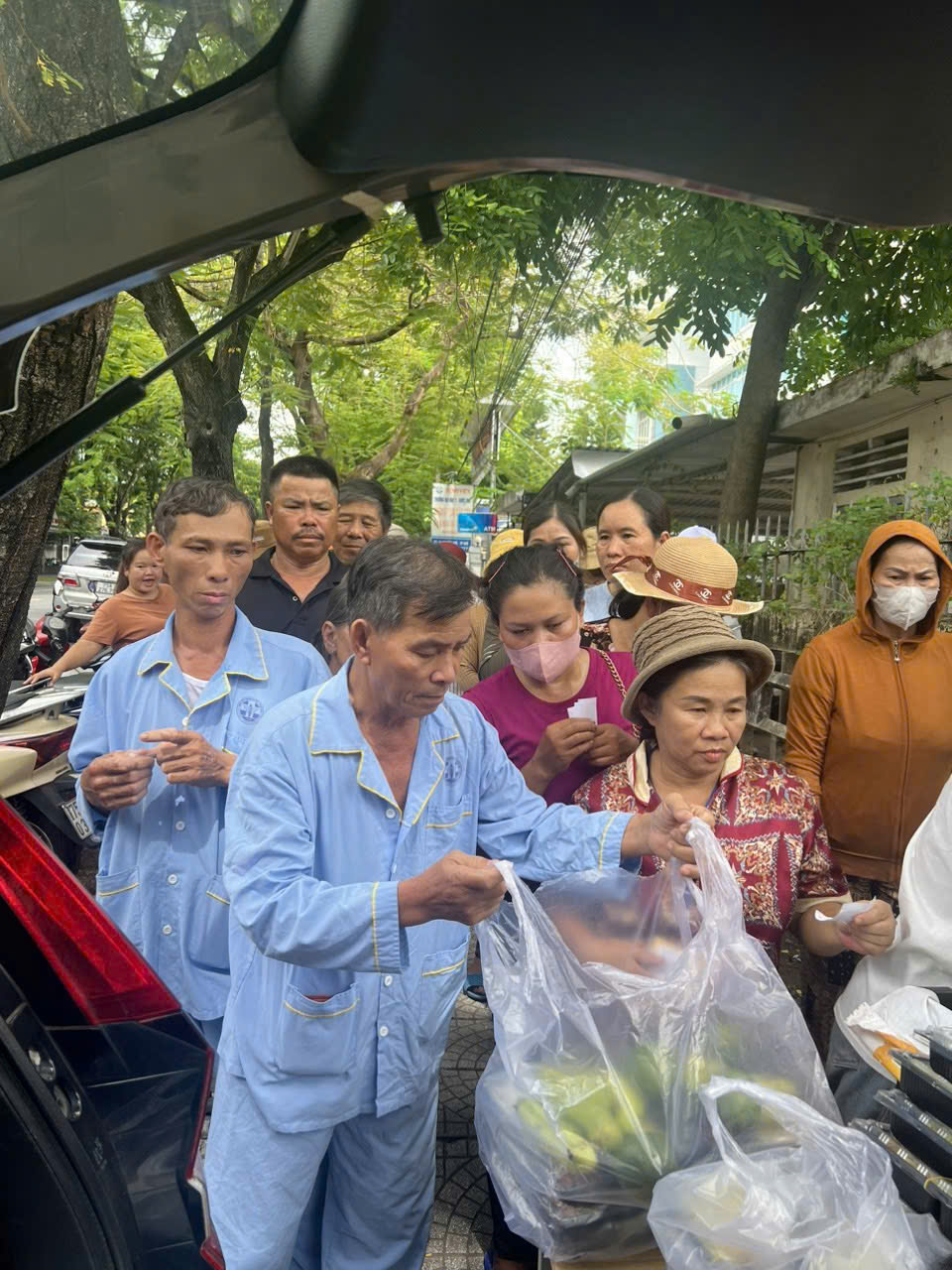 Thành phố Huế: “Ấm lòng” hàng ngàn suất cơm thiện nguyện 