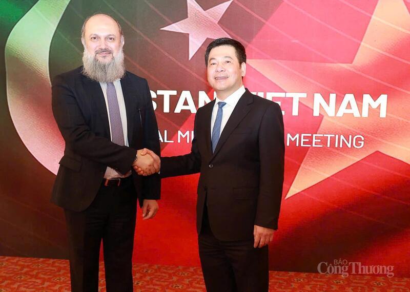Bộ trưởng Bộ Công Thương Việt Nam Nguyễn Hồng Diên và Bộ trưởng Bộ Thương mại Pakistan Jam Kamal Khan.