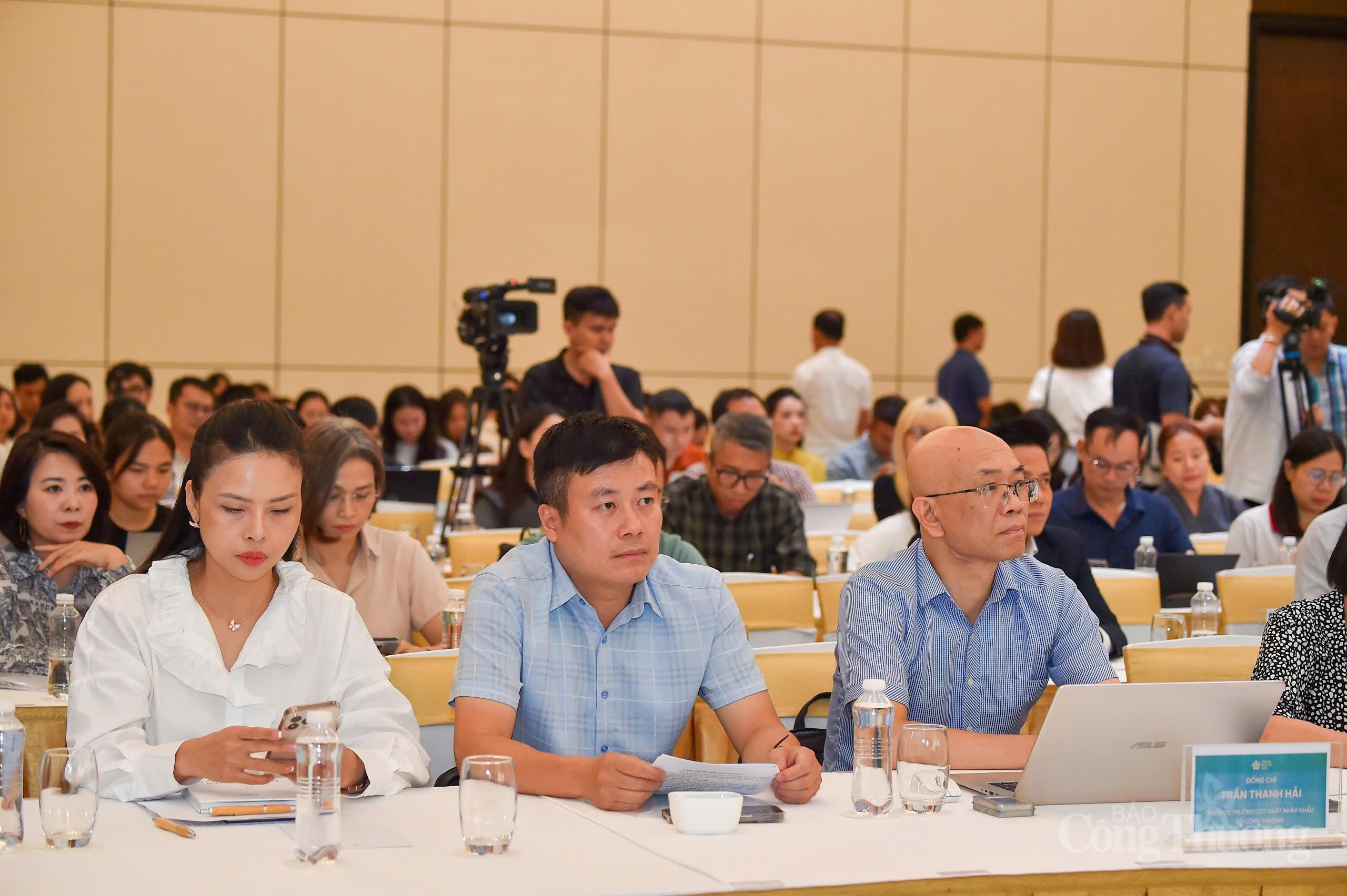 Đại diện các Bộ, ngành tham dự họp báo