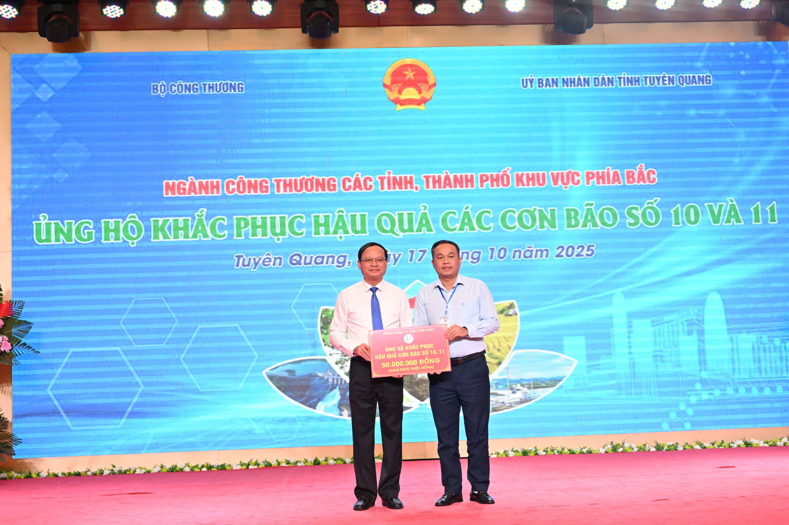 Ngành Công Thương phía Bắc ủng hộ đồng bào khắc phục hậu quả bão, lũ - 7