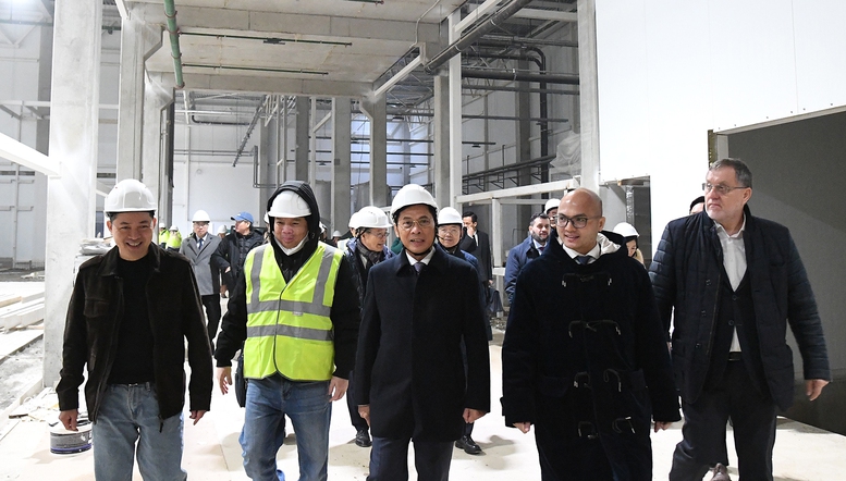Phó Thủ tướng Bùi Thanh Sơn thăm dự án nông nghiệp đầu tiên của tư nhân đầu tư tại Nga 
