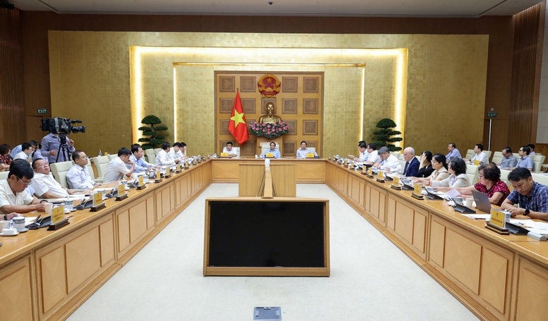 Thủ tướng Chính phủ Phạm Minh Chính chủ trì cuộc họp của Thường trực Chính phủ làm việc với các hội, hiệp hội và doanh nghiệp về việc tháo gỡ khó khăn, vướng mắc trong hoạt động hợp chuẩn, hợp quy sản phẩm, hàng hóa - Ảnh: VGP/Nhật Bắc.