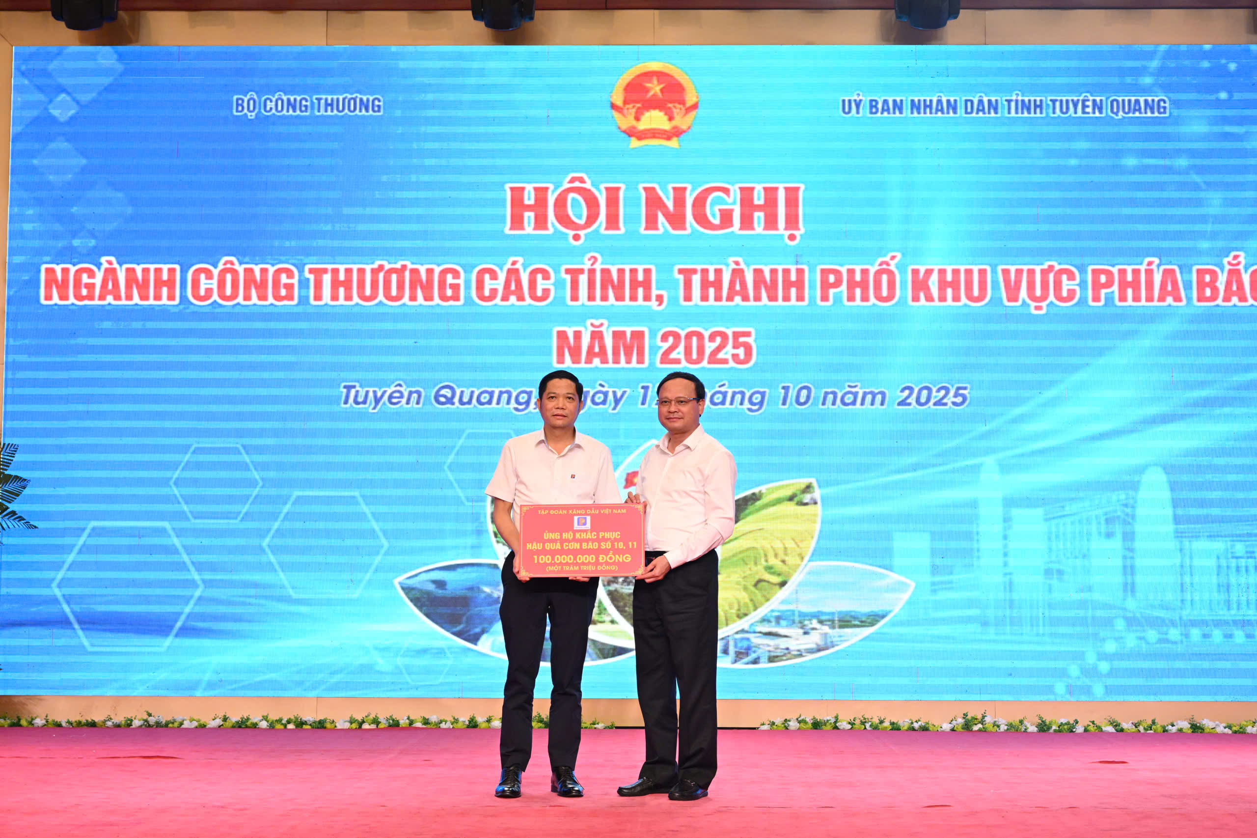Ngành Công Thương phía Bắc ủng hộ đồng bào khắc phục hậu quả bão, lũ - 5