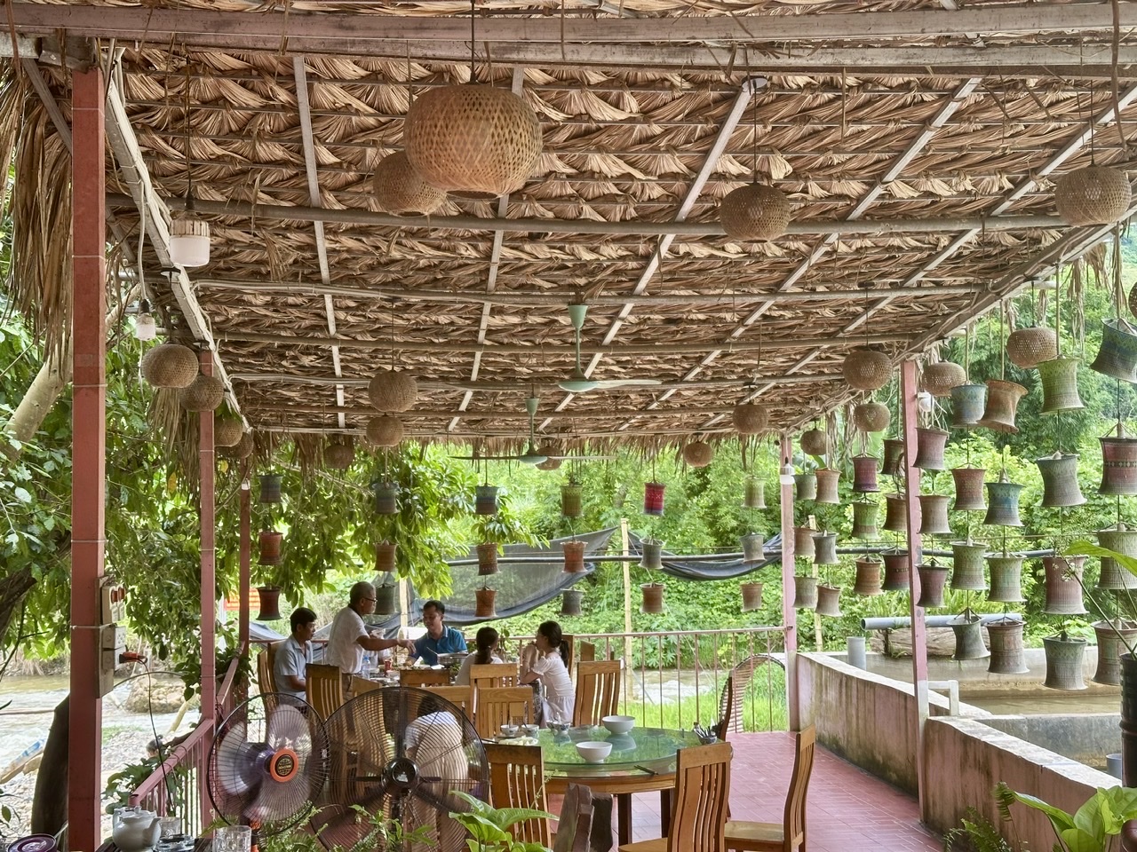 Mở rộng thị trường cá tầm Phong Thổ nhờ liên kết và xúc tiến tiêu thụ 