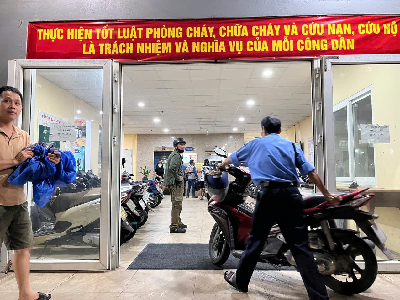 Đà Nẵng: Kê đồ, phát áo phao cho vùng trũng ứng phó mưa lớn