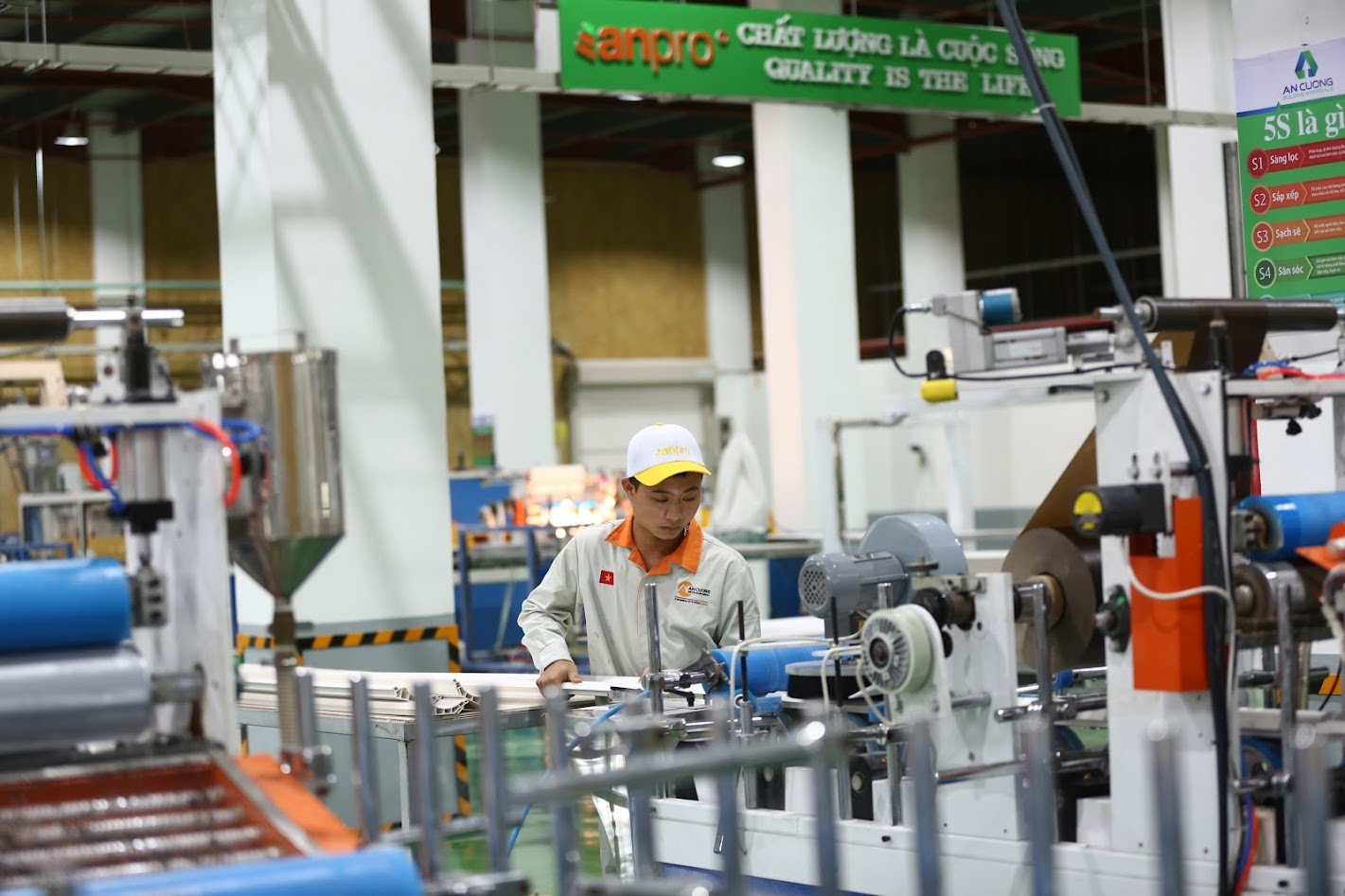 Hưng Yên có điều kiện thuận lợi phát triển các ngành công nghiệp hỗ trợ như cơ khí, điện tử, sản xuất kim loại. Ảnh: Nam Nguyễn