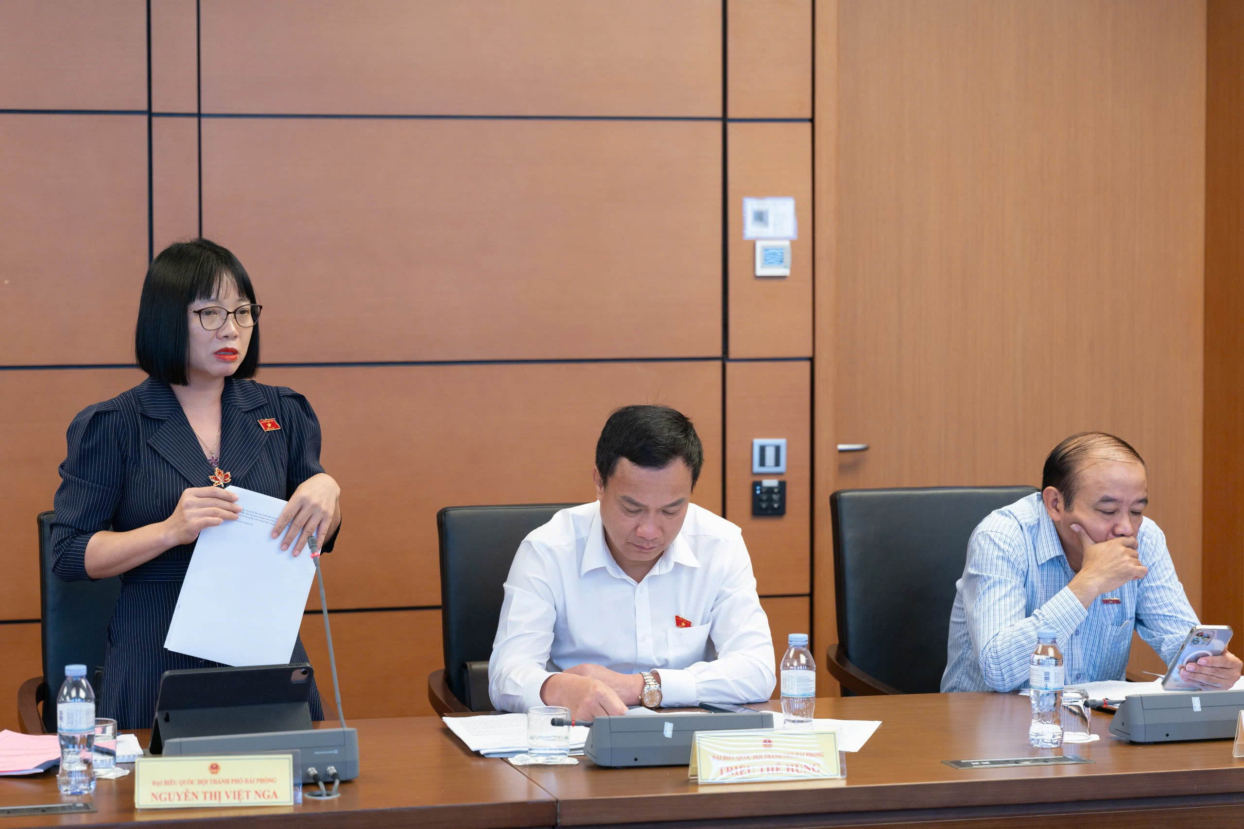 Đại biểu Nguyễn Thị Việt Nga: Phải khắc phục triệt để các điểm nghẽn hạ tầng số