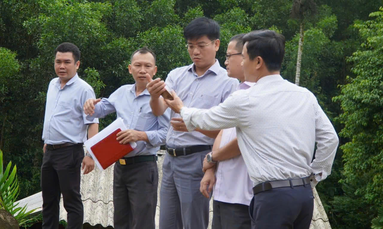 Quảng Ngãi: Đảm bảo lương thực cho 61 hộ dân phải di dời khẩn cấp 