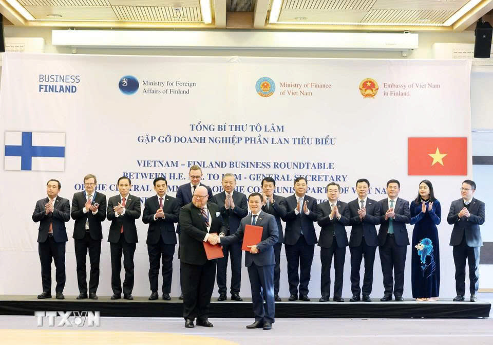 Tổng Bí thư Tô Lâm chứng kiến trao biên bản ghi nhớ giữa Tập đoàn Công nghiệp - Viễn thông quân đội Viettel và Tập đoàn Nokia. Ảnh: TTXVN