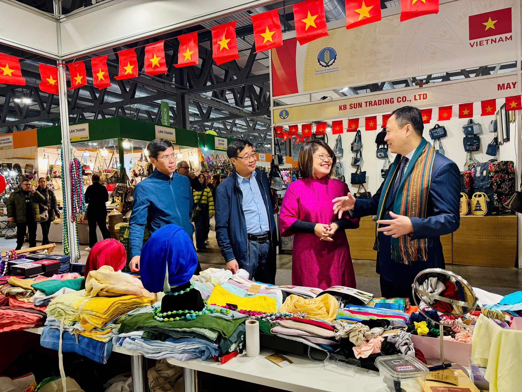 Hội chợ Mùa Thu 2025 – Nơi hội tụ và “khoe sắc” thương hiệu Việt