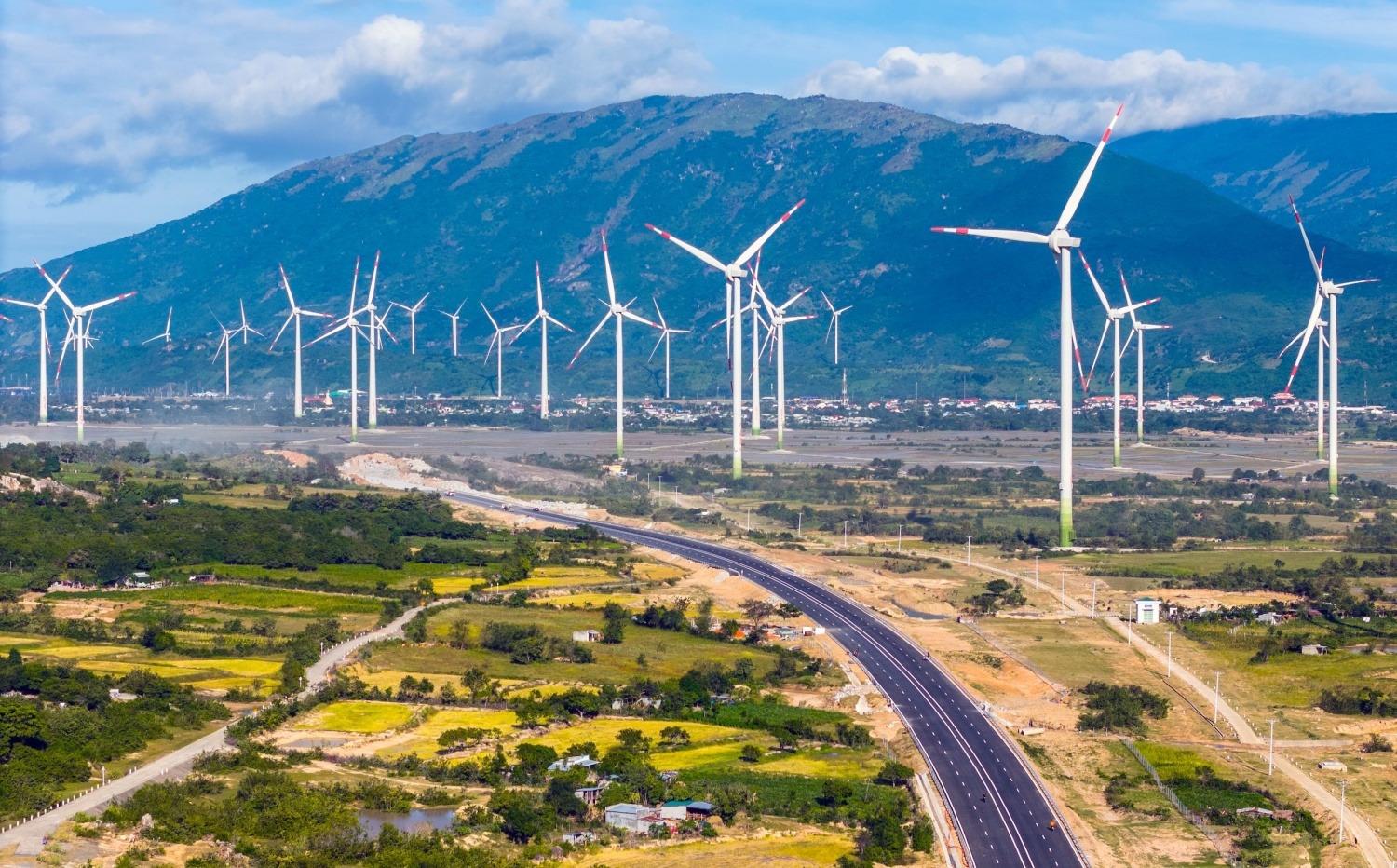 Năng lượng tái tạo, chuyển đổi xanh - động lực mới trong hợp tác Việt Nam và Bulgaria