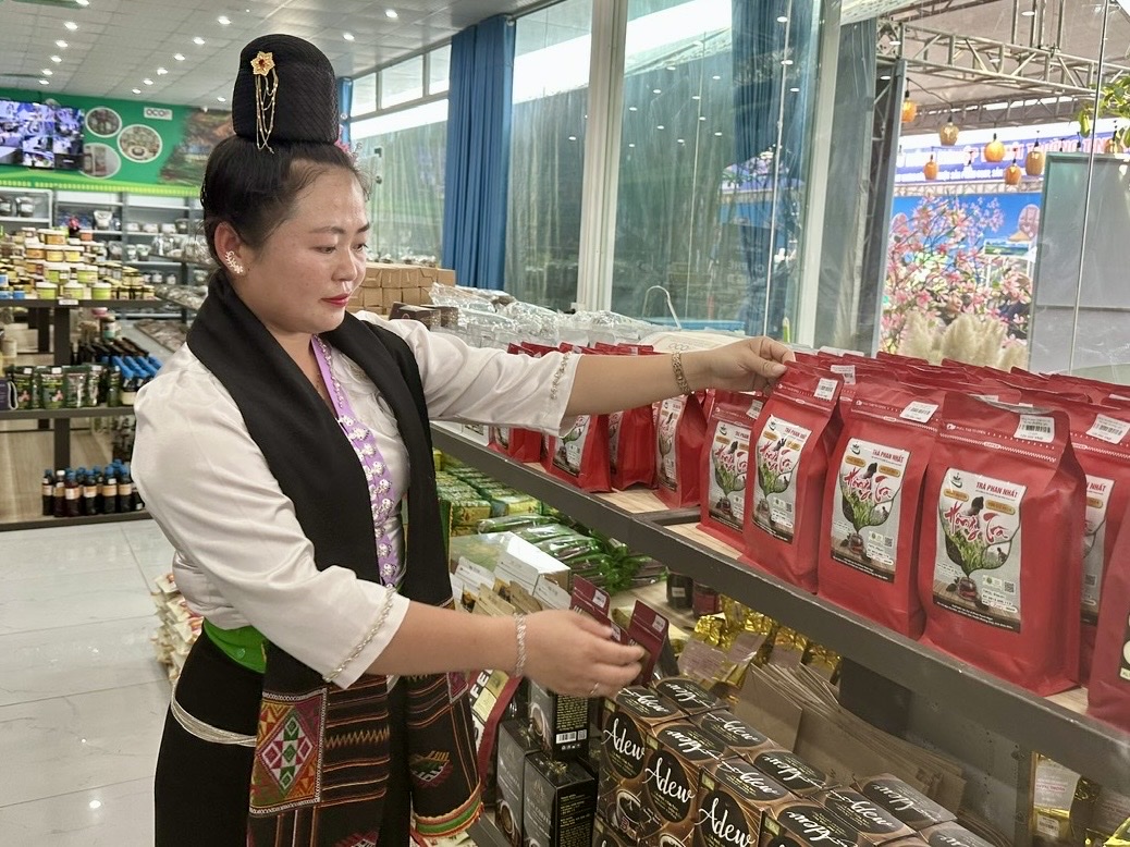 Điện Biên quảng bá OCOP, ẩm thực và du lịch tại Hội chợ Mùa Thu 2025