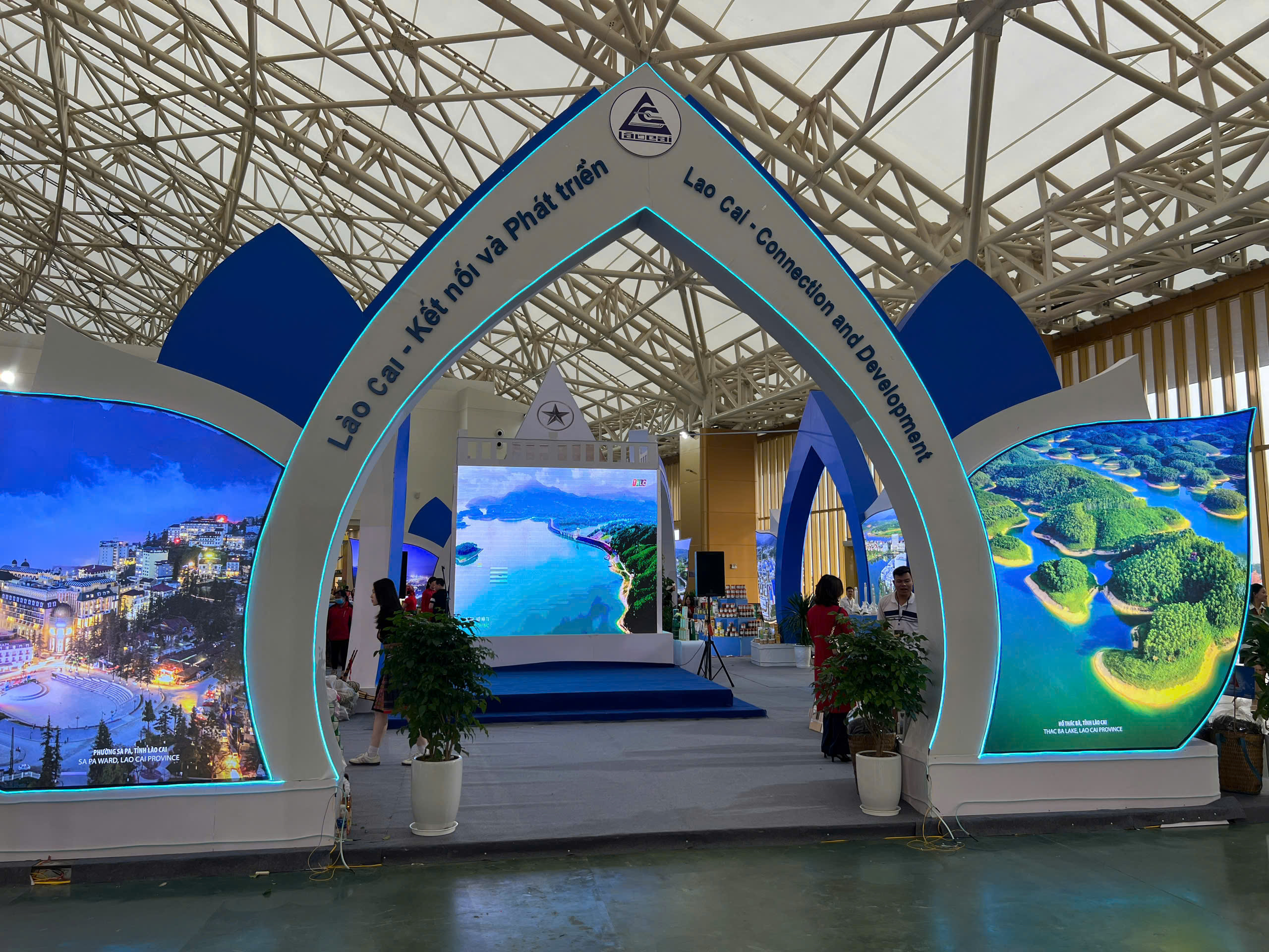 Gian hàng tỉnh Lào Cai gây ấn tượng mạnh tại Hội chợ Mùa Thu