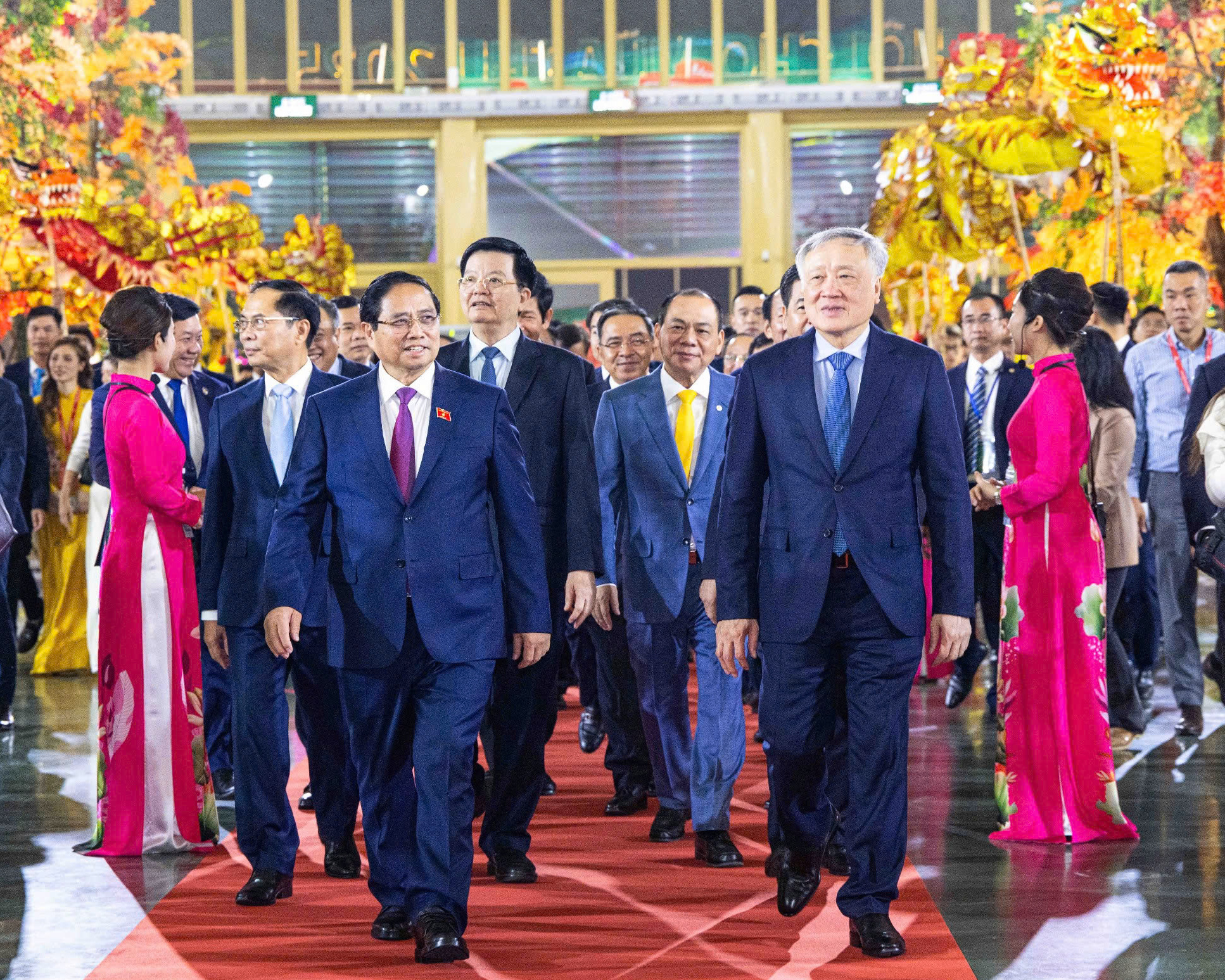 Thủ tướng Chính phủ Phạm Minh Chính cùng lãnh đạo các bộ, ngành, doanh nghiệp dự Lễ khai mạc Hội chợ Mùa Thu lần thứ nhất - 2025.X