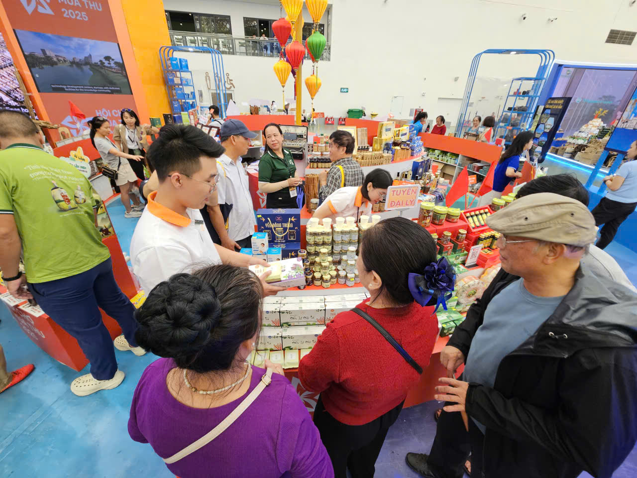 Đà Nẵng: Doanh nghiệp quảng bá, kết nối hiệu quả tại Hội chợ Mùa Thu