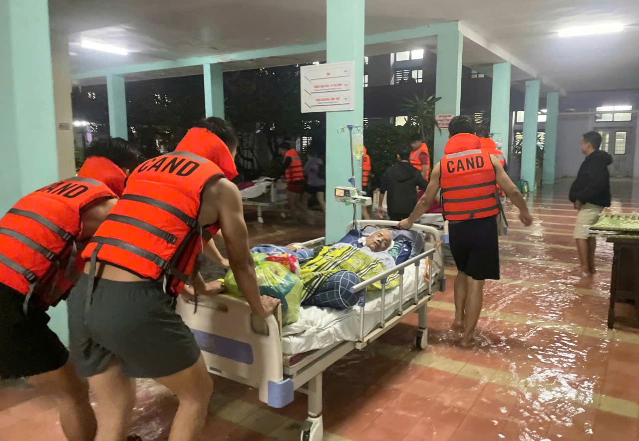 Thành phố Huế: Cả hệ thống chính quyền căng mình chống lũ lớn