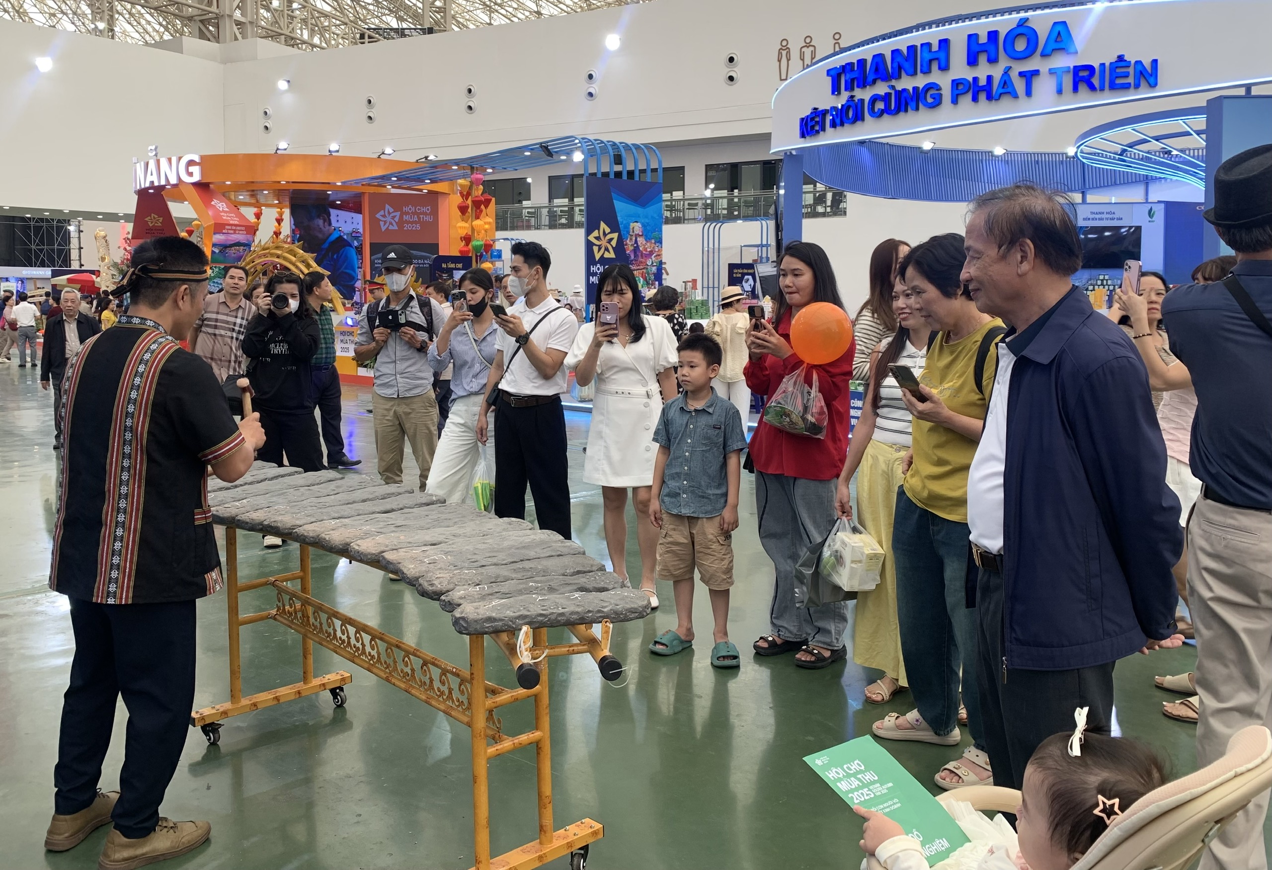 Cây đàn đá mang khát vọng giao thương của Đồng Nai