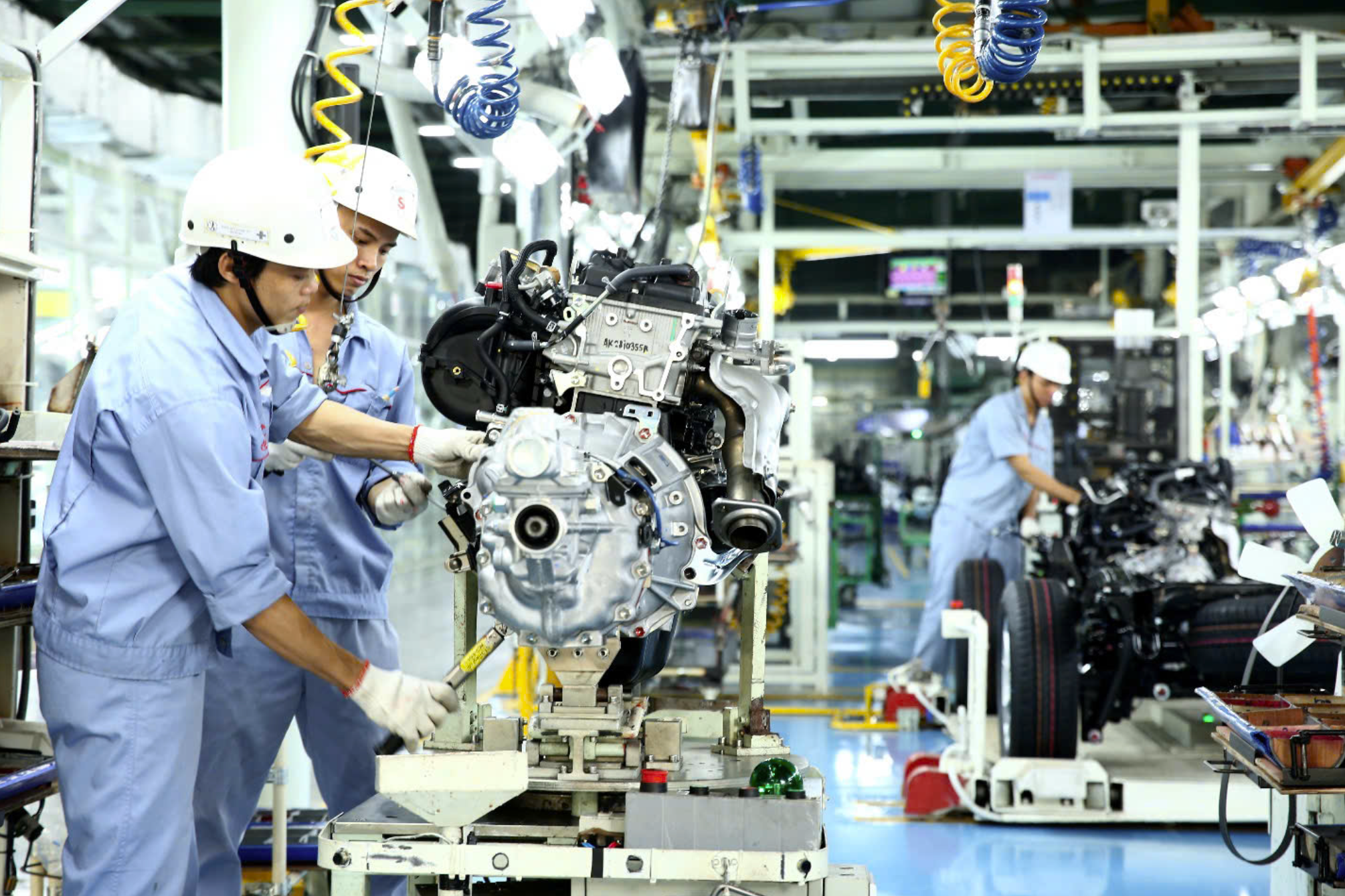 Công nghiệp phải lấy con người làm trung tâm. Ảnh minh hoạ