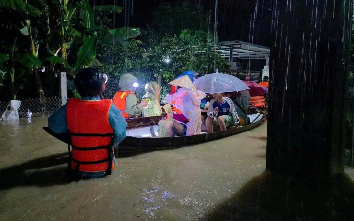 Đà Nẵng: Huy động 6.300 cán bộ chiến sĩ cứu hộ, di dời người dân