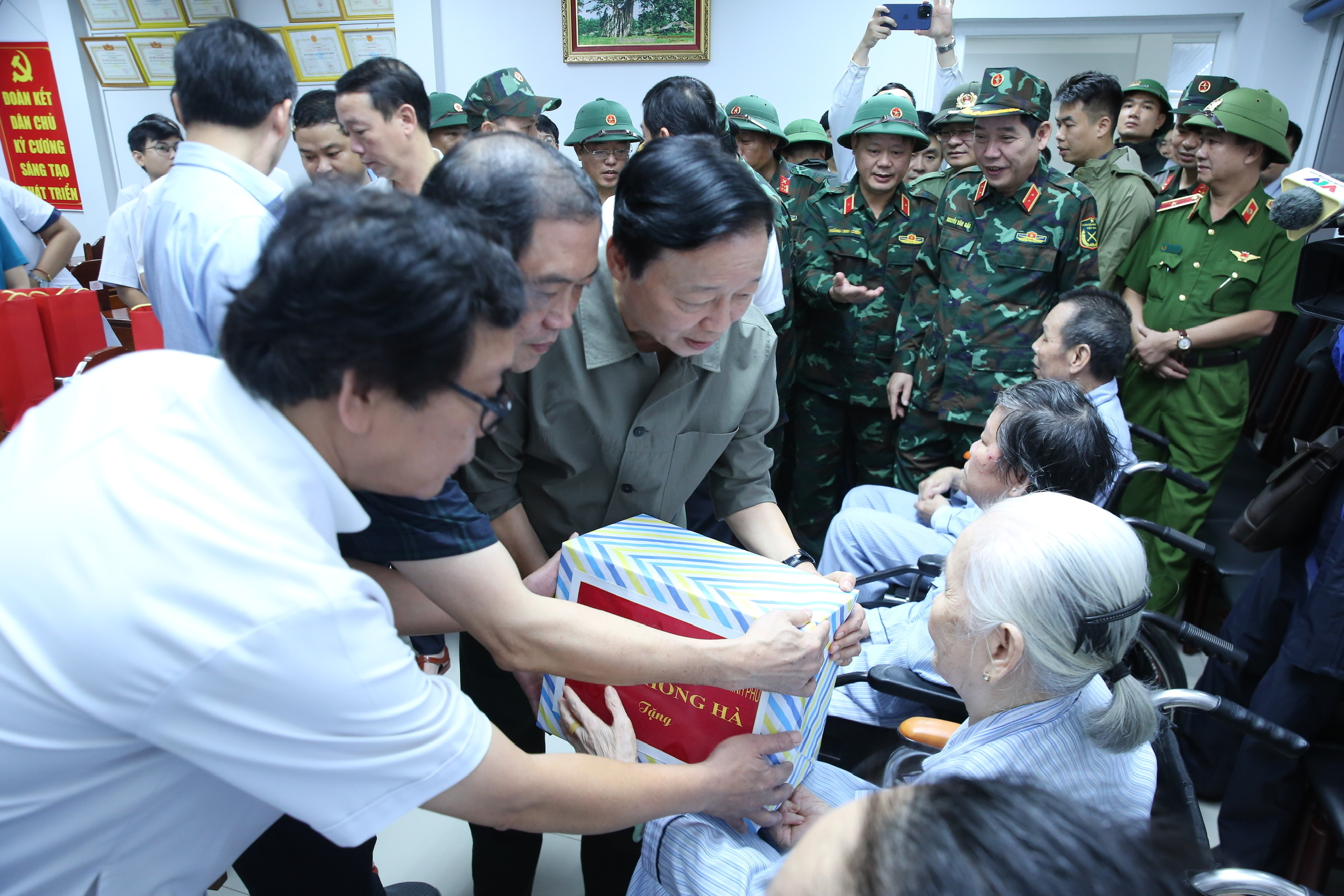 Phó Thủ tướng Trần Hồng Hà thăm Bệnh viện Phục hồi chức năng Huế