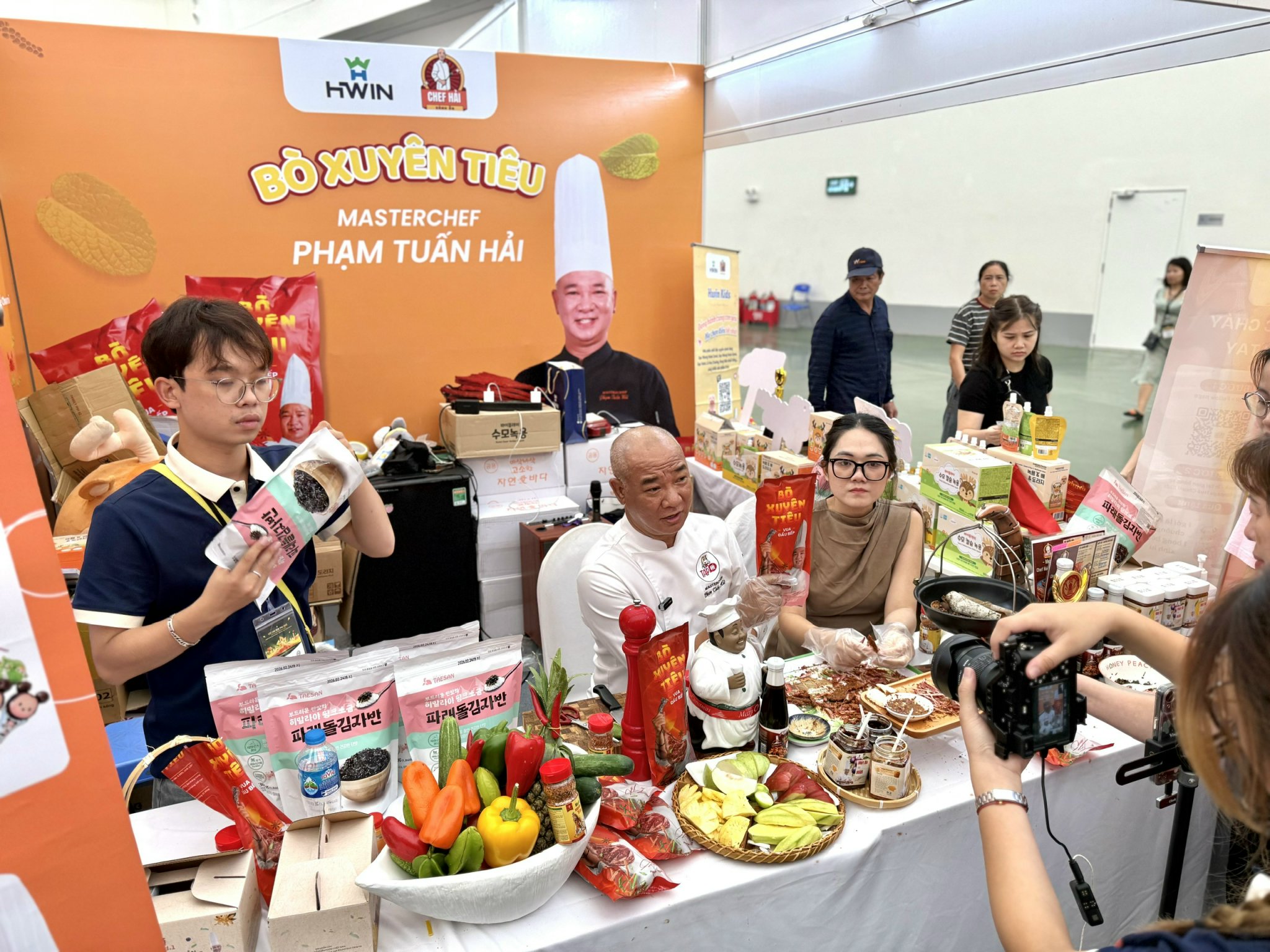 Hội chợ Mùa Thu - 'phòng thí nghiệm' của mô hình thương mại mới