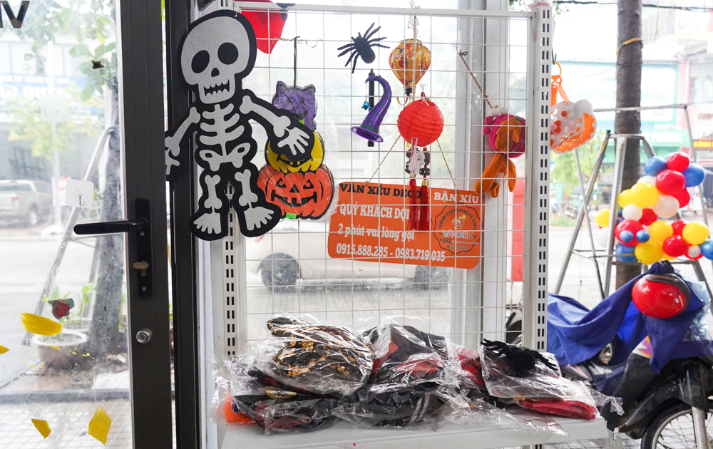 Hà Tĩnh: Thị trường đồ chơi, trang phục hóa trang Halloween ảm đạm