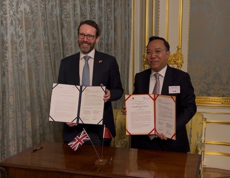 Việt Nam - Vương quốc Anh ký hợp tác về năng lượng, an toàn sản phẩm