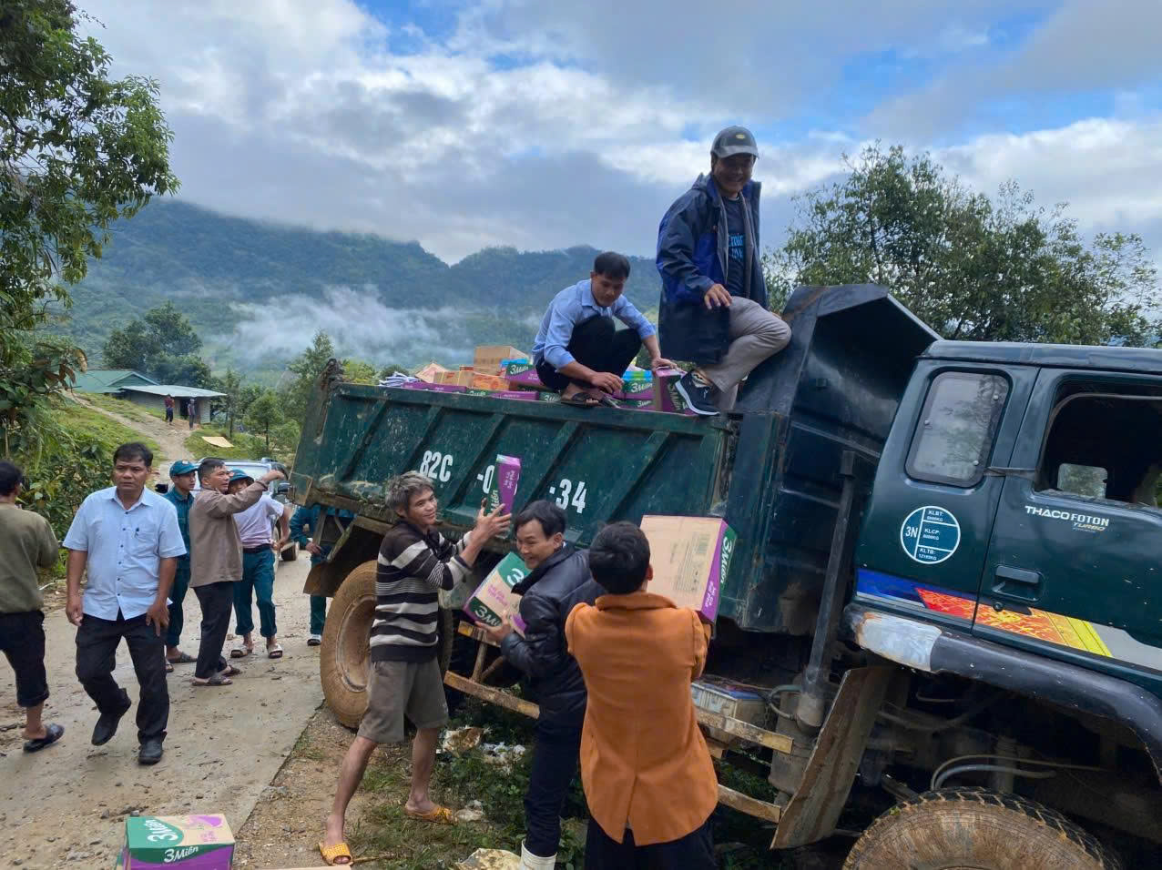 Quảng Ngãi: Phá thế cô lập cho hàng ngàn hộ dân vùng sạt lở