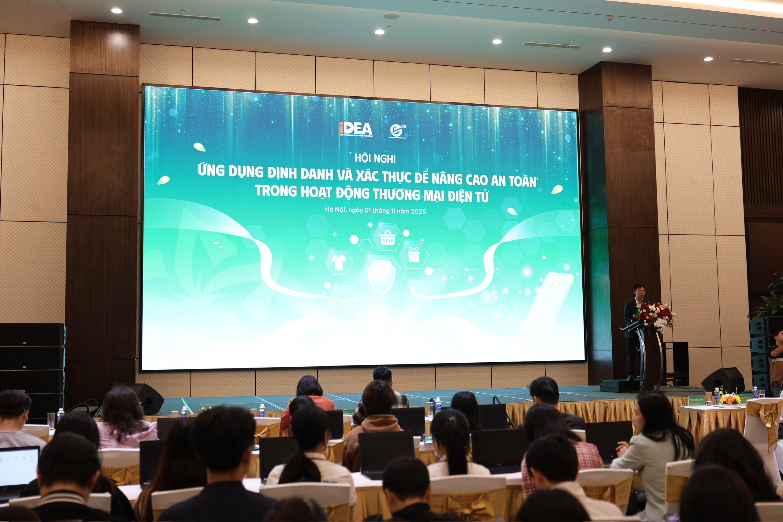 Ứng dụng định danh, xác thực nâng chuẩn an toàn thương mại điện tử