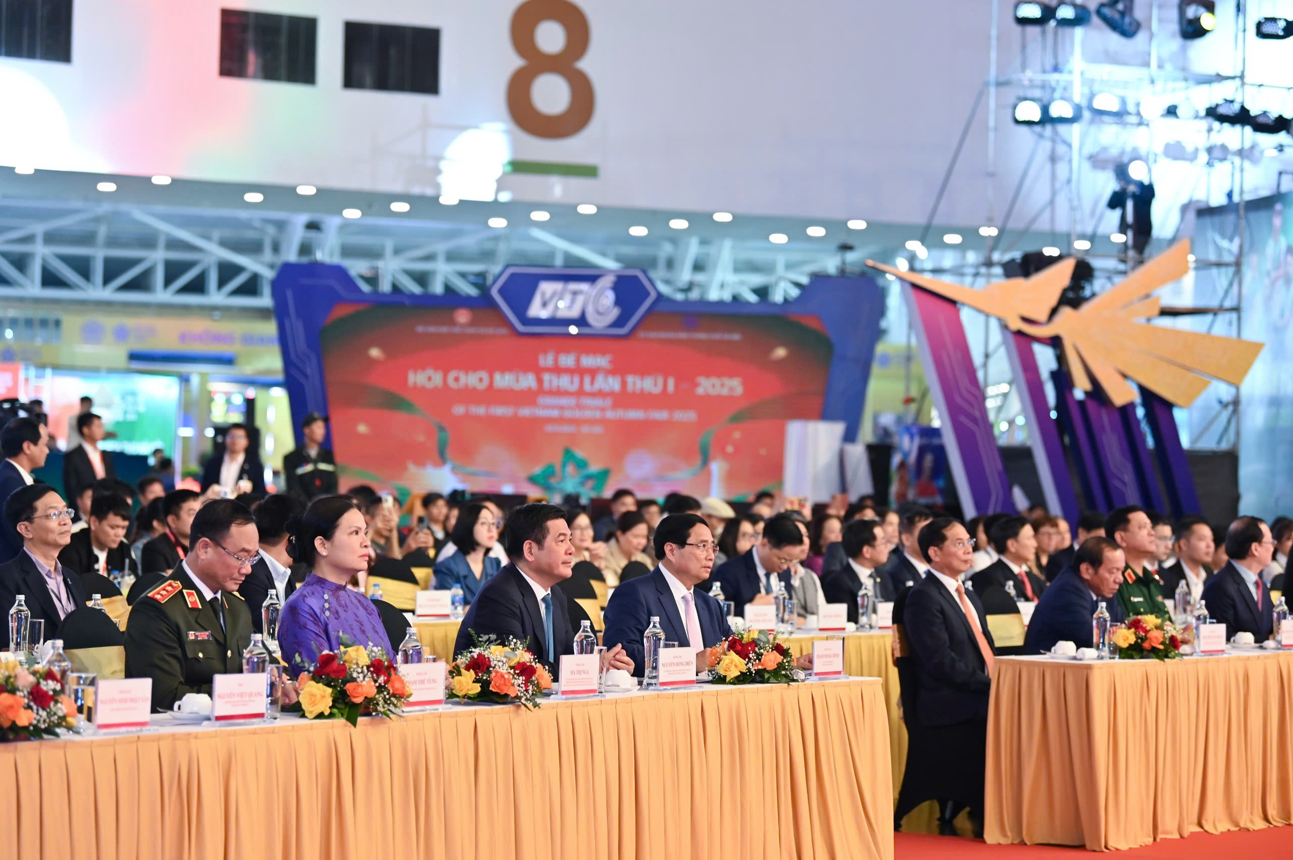 Bộ trưởng Nguyễn Hồng Diên dự Lễ bế mạc Hội chợ Mùa Thu lần thứ nhất - 2025