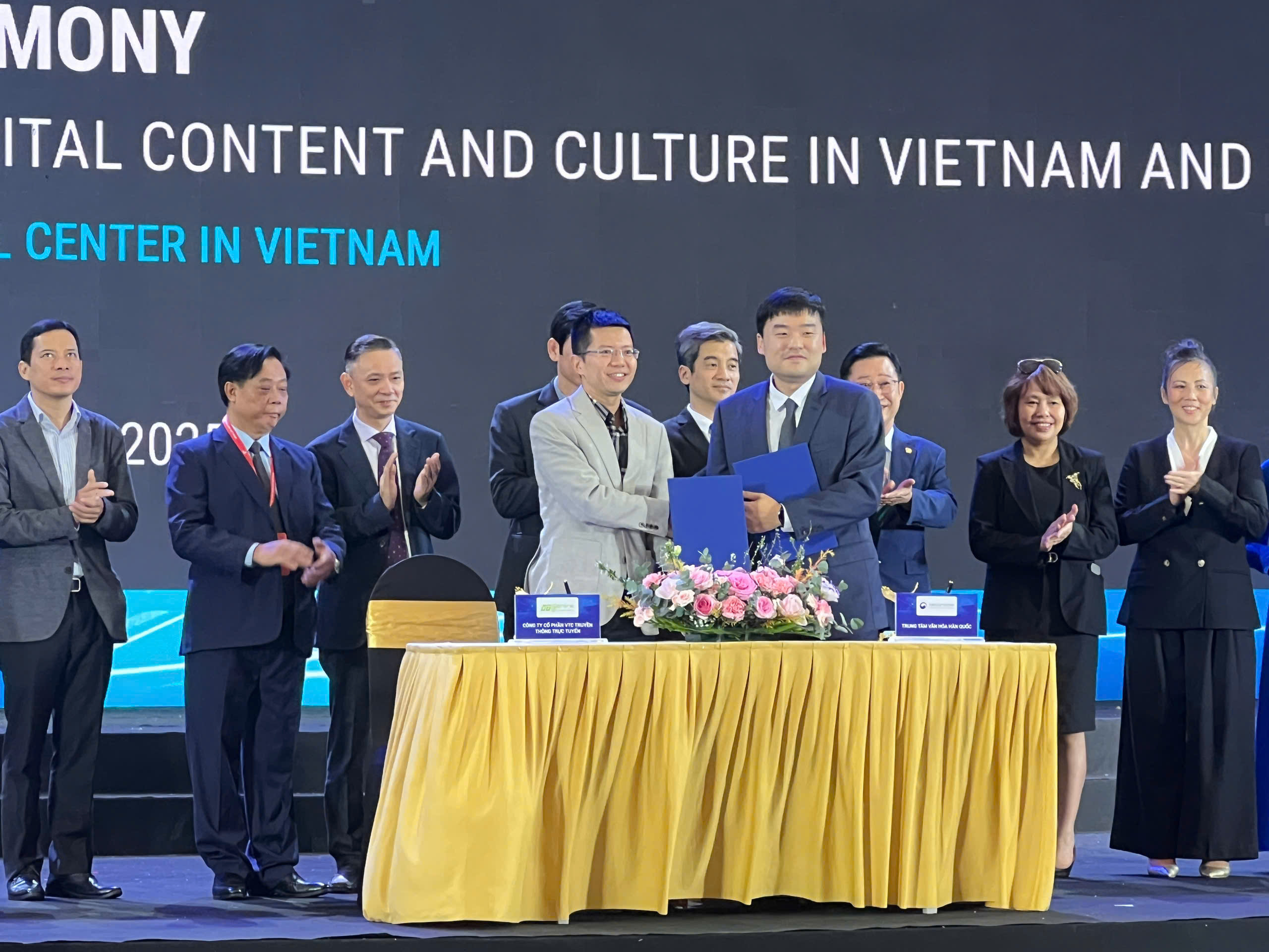 Lễ ký kết giữa Công ty Cổ phần VTC Truyền thông Trực tuyến và Trung tâm Văn hóa Hàn Quốc tại Việt Nam. Ảnh: Thanh Thảo