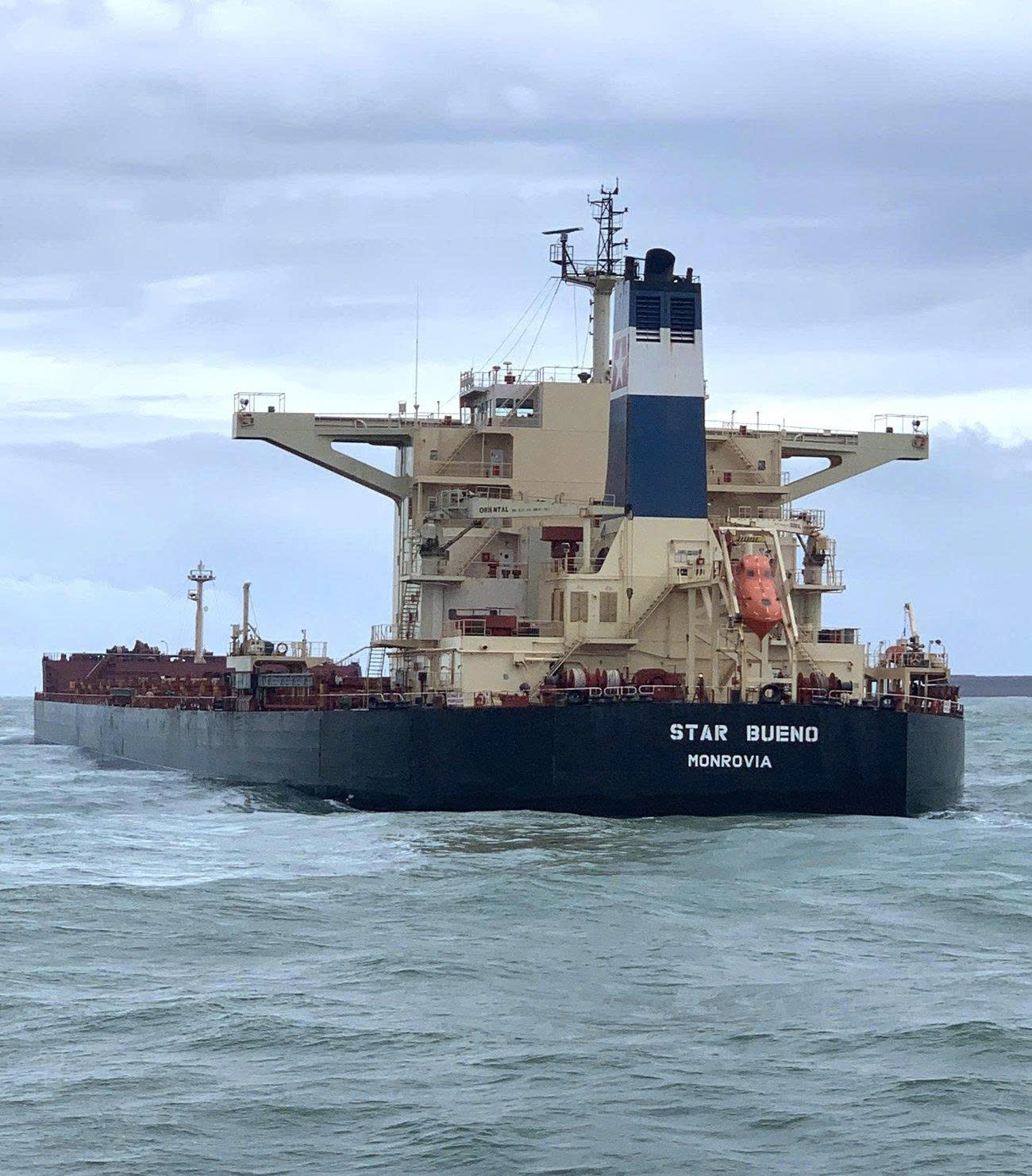 Quảng Ngãi: Tìm hướng ứng phó cho tàu chở 174.000 tấn quặng gặp nạn